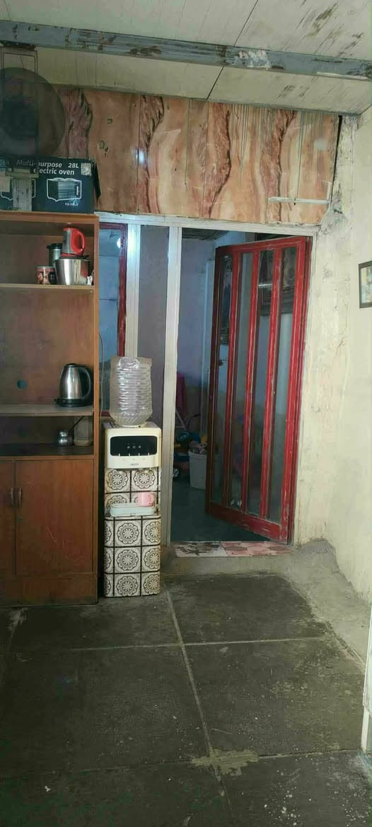🏡 نص قطعة للبيع – فرصة استثمارية مميزة 🏡
📍 الموقع: مدينة الصدر – قطاع 20
📍 على شارع 60 مقابل الاستدارة، والشارع حالياً قيد الإعمار والتطوير.

✅ نص القطعة عبارة عن:
• بيت بالطابق الأرضي.
• بيت بالطابق الأول.
• مناسبة للاستثمار أو إعادة البناء (تفليش).

💰 السعر: 125 مليون دينار فقط
⭐ من أرخص الأسعار على شارع 60.

📞 للاستفسار والتواصل:
***********

سارع بالحجز قبل البيع، فالفرص المميزة لا تدوم.
