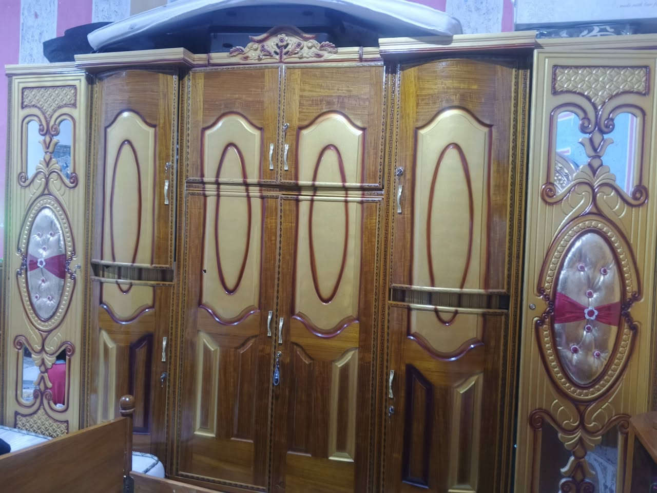 سلام عليكم غرفه اخشاب كامله  نضيف قويه سعره 500  اذا شراي راسلني ***********عنوان البصره
