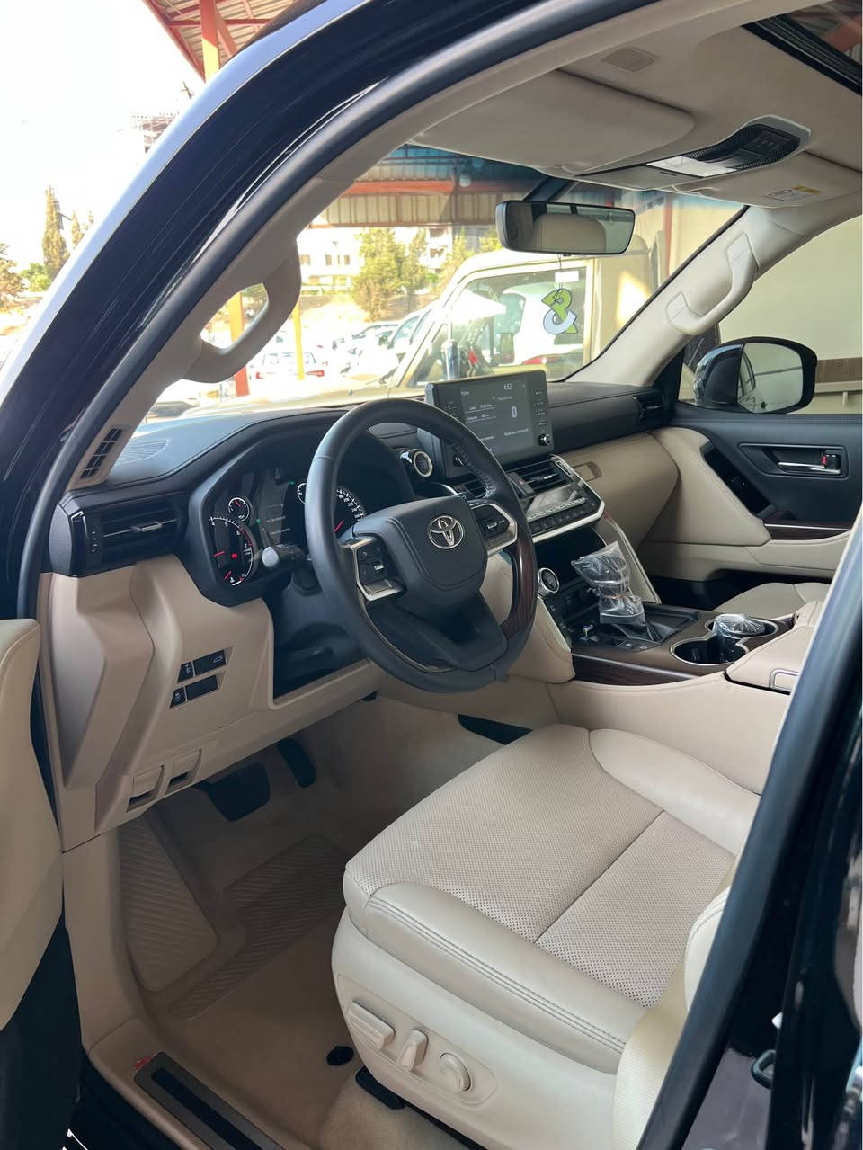 Toyota Land Cruiser 2022 GX-R 43.000 Km V6 4.0
تـــۆیــۆتــا لانــد کرۆزەر ٢٠٢٢
فوول فول مواصــفات تــۆیــۆتا عێراق  شەریکەی ساز
مواصفات GX-R فولی دەرەجە یەک
تەنها ٤٣ هەزار کم حەقیقی ڕۆشتووە
یەک دەستە لە سفریەوە لەسەر دەقی شەریکەیە 
دەعامی بۆ دەعامی هیچی پێوە نیە
بەصمە و شەغال و سڵایت،
کوشن جــلد  دوو کوشن کارەبایی
دوو کوشن تەبرید // ٣ مۆدی لێخوڕین 
٣ شاشە و کامێرای دواوە
 حاسەی پێش و دواوە
لایت لید و زینۆن و بلاجکتۆر 
تەبرید مەرکەزی برێک کارەبایی ئۆتۆ هۆڵد
سنوق شەفت بەخی ئاو سەلاجە 
ئاوێنە کارەبایی دەبڵ ئەکسل 
شوێن شەحنی مۆبایل ئاوێنە ئەخەوێ 
سەیارەکە زۆر تازەیە و نمونە لەجوانی
 هەموو گیانی لەسەر دەقی شەریکەیە
 ٤ تایەی بیلادی لۆکی لەژێرە 
هەموو سێرڤزی لە شەریکە کراوە
سەنەوی و رەقەم تازەیە بەناوی خۆمەوەیە
دوو بەصمە و هەموو ئەشیای بیلادی لەگەڵە 
گێڕ و مەکینە و کارەبایی و تەحویل و غرامە بەشەرت ناونیشان سلێمانی   *********** السليمانية, العراق
