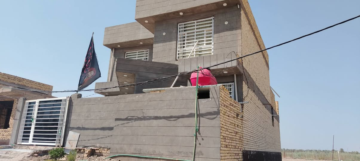 السلام عليكم ورحمة الله وبركاته

بيت مساحة ٢٠٠ متر طابقين كما موضح في الصورة

بناء سنة ٢٠٢٦

طابو زراعي سند ٢٥

بناء طابوك جمهوري

قريب عل الشارع

مكان وردية خارج شارع المشجر

للتواصل ***********
