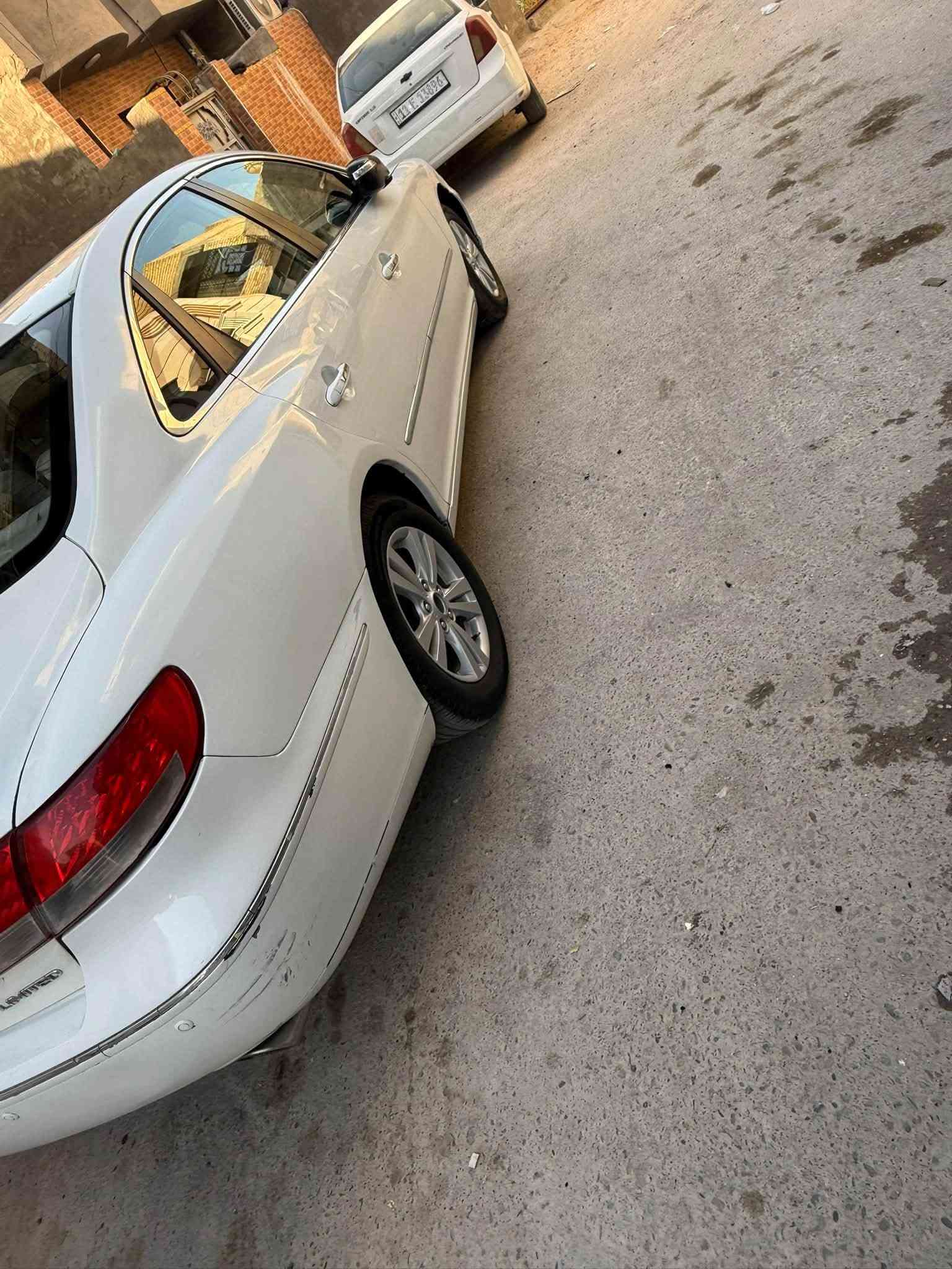 ازيرا 2008
لون ابيض خليجي مصبوغه حزام
السعر. 78 ورقة 
كير محرك تبريد مكفول

***********
