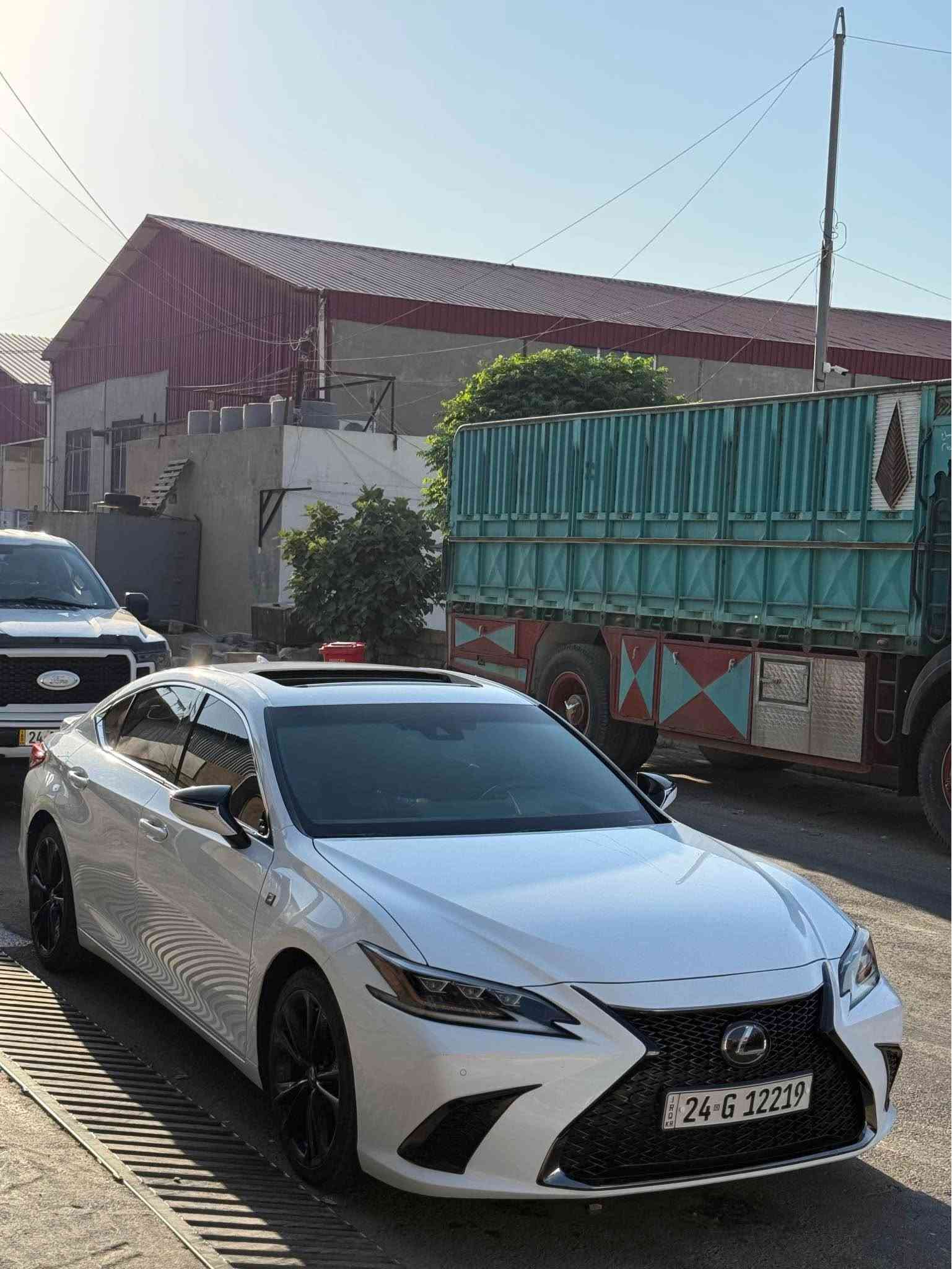 Lexus es350 v6 F sport 2019 
فوول مواسەفات لە مۆدێلی خۆی 
بێ سبوغە بەس یەک تەعدیلی هەیە و بۆنیتی سبوغ ئەستورە 
یەک دینار مەسروفی تێدانیە ١٣٨ هەزار کیلۆ ڕۆییە
ڕاداری ئاوێنە 
ڕاداری پشتی
ڕاداری خەتی جادە 
ئۆتۆ فول
حەساسی پێش 
حەساسی پاش 
کوشن سار 
کوشن گەرم
پەردەی دواوە
سوکان هیتەر
تەبرید مەرکەزی 
گێج جولاو 
گێج کامل ئەلیکترۆنی 
لایت دەسوڕێ لەگەر سوکان 
سلاید 
ئیکۆ-نۆڕماڵ-کۆمفۆرت-سپۆڕت-سپۆڕت پڵاس
لیگزز لەمە جوانتر لە مۆدێلی خۆی زۆر کەمە وە سەیارەکە زۆۆۆر جوانە لە ڕەسم چەند جوانە لە واقیع دەهێندە جوانترە 
ئەوەی ویستی با تەلەفون بکا 
***********
***********
واتسئاپ أربيل, العراق
