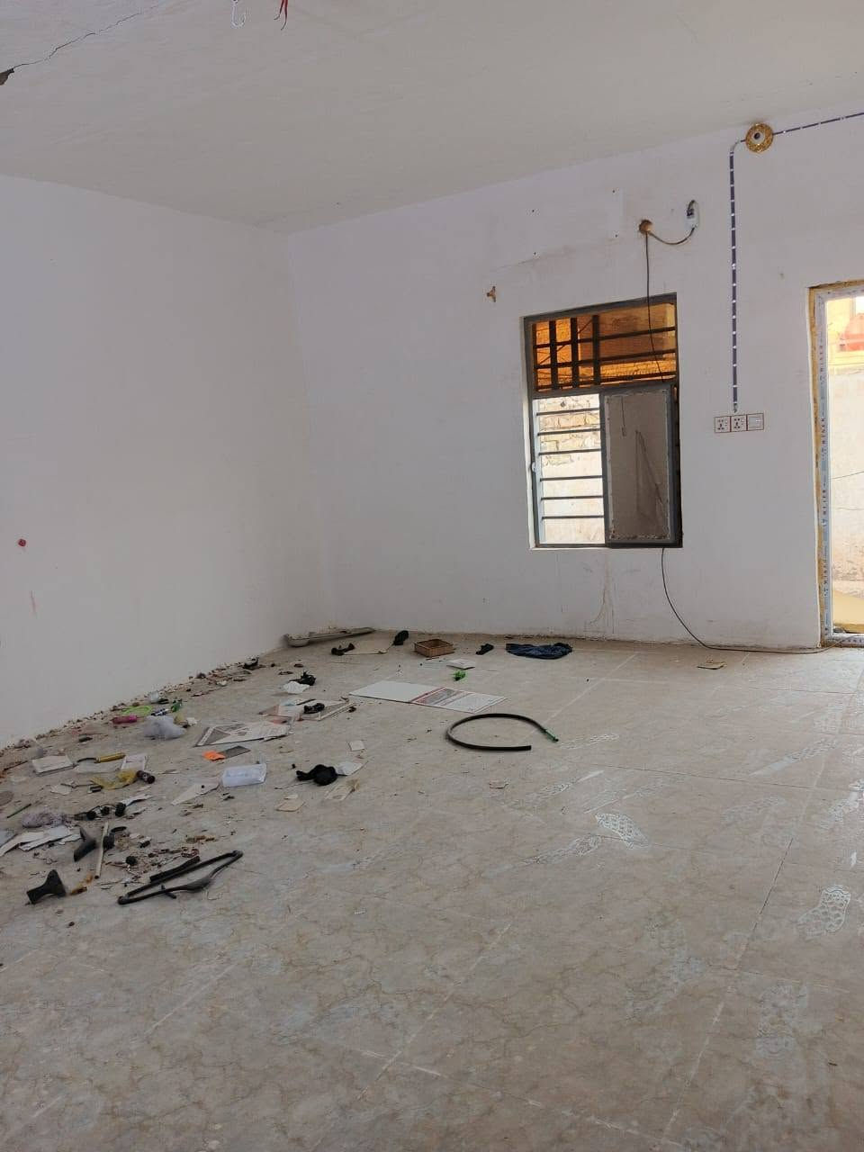بيت للبيع قطاع 22 طابقين خريطه كامله 3 غرفه الاستفسار ***********
