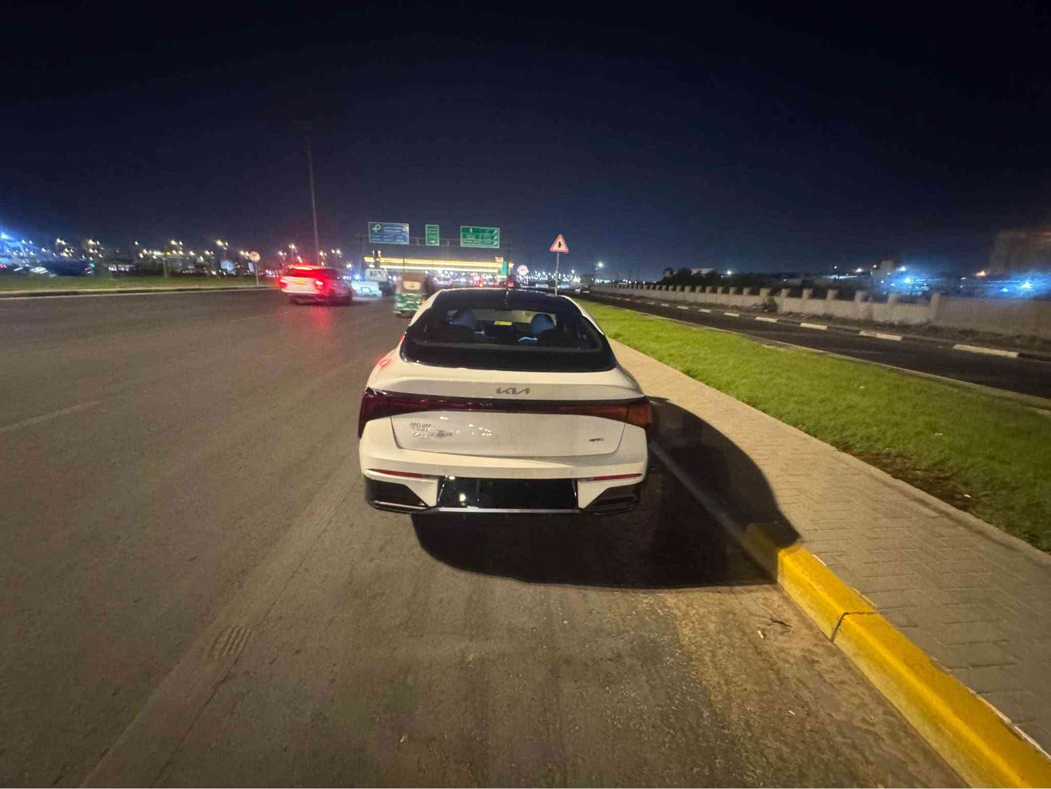 K5 GTline  2026موديل  
دخول جديد ما صرلها اقل الشهر ماشيه 7200 miles 
داخله شهداء بصره يعني رقمها مجاني 
بيها قطعه وحده فقط بنيد وشادلها نفس اللون اسوي بيها وكاله عامه لمدة سنتين وبعدها تتحول. 
السعر 205 $ وبيها مجال 
المكان بصره 
*********** البصرة, العراق
