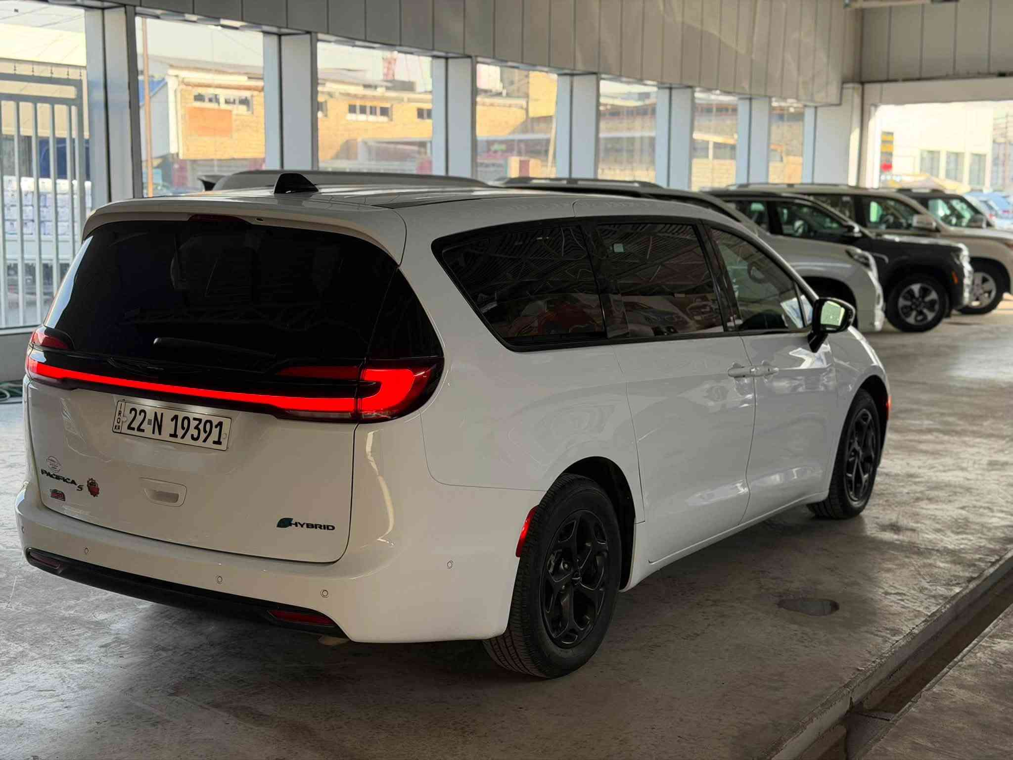 للبيع باسفيكا 2023 هايبرد لمتدد s 
السياره مكفوله كير مكينه  منضومة الهايبرد 
حادث السياره فقط بنيد مصبوغ
السياره فول مواصفات للاخير شاشات كامره داخليه بانوراما حساسات كامرات 360 درجه رادار اضويه ترحيبيه من تتقرب يم السياره  بعني السياره شنو ببالك مواصفات بيها 
رقم اربيل 
سعر السيارة 260$
مكان السياره بغداد
للتواصل واتس او اتصال 
***********
***********
