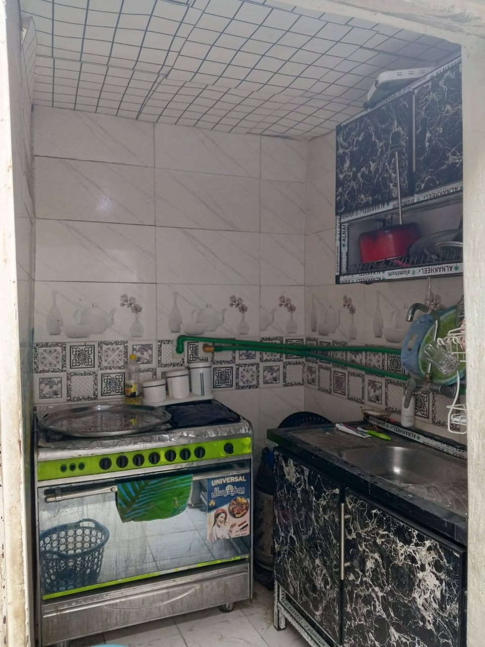 للبيع طباخ ٥ عيون شغال مع الفرن قفل ب ١٠٠ المكان جكوك ***********
