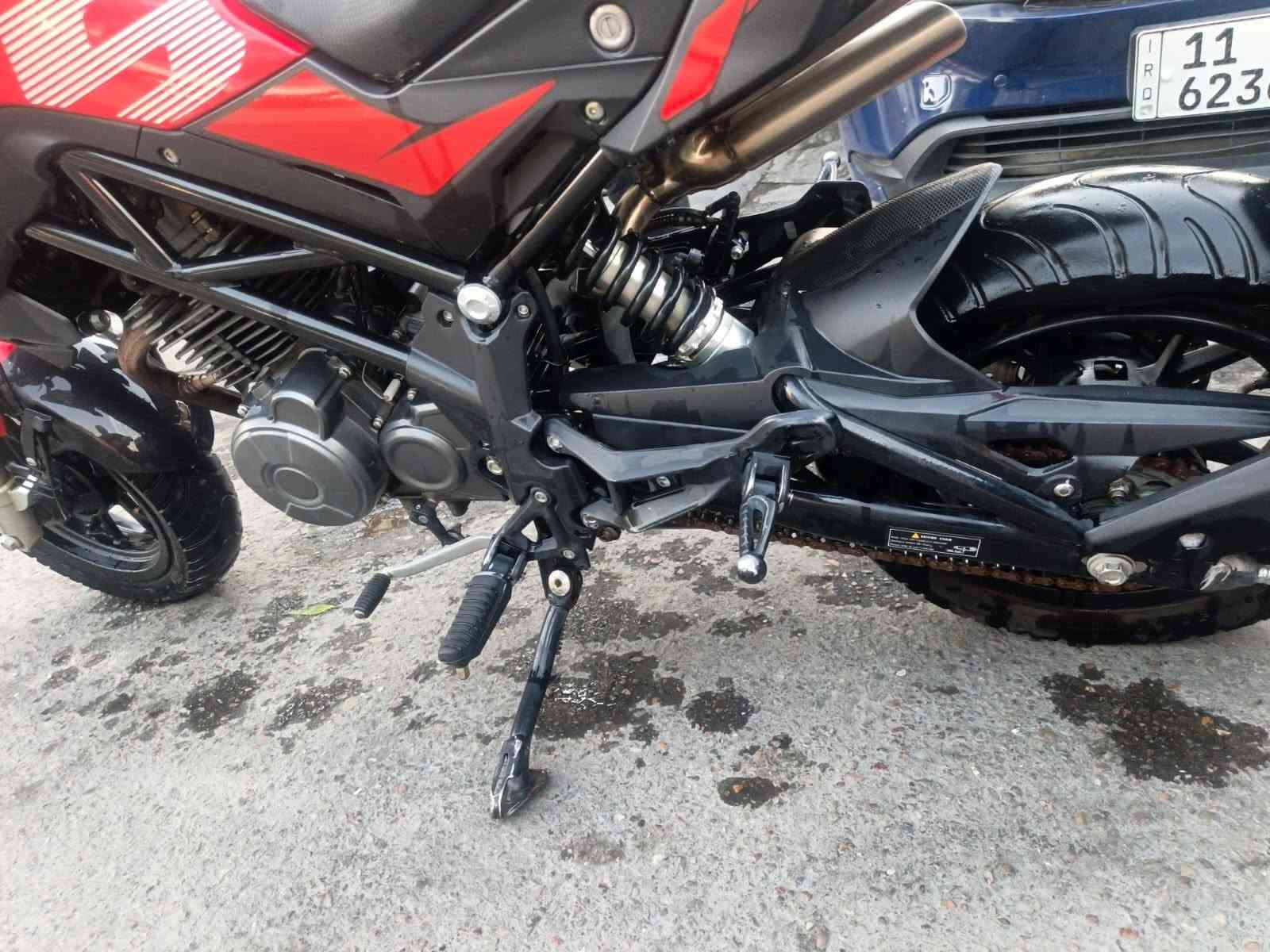 بنلي للبيع مرقم اصولي دراجه جديده سويجات ثنين مصارلها هواي من نازله من الرمبه  شلعه ومعدل بطناش مناقصها اي شي كامله نكره سلف خير من الله عالي ناصي اشاير نصبتها حلوه (سعرها مناسب)مكاني بغداد الاعضميه شراي اتصل وماوكف ويه احد انشالله رقمي ***********

نص مكتوب في الصور:
- TT 135