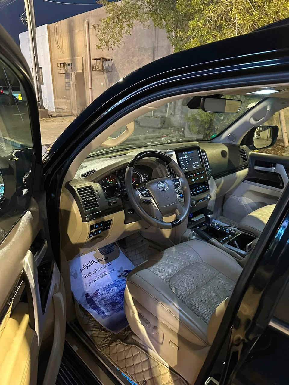 السلام عليكم 
لاندكروزر 2018 VXS لون اسود Black edition￼
5700/8 سلندر
كامل موصفات مكفولة كفالة عامة من كلشي بأستثناء صبغ تجميلي بالمدگر اليسار الخلفي 
السيارة جديده ونظيفه شرط الفحص 
موصفات لكزز جكات 
السيارة مغلفة PPF بالكامل 
دواخل السيارة بيجي 
الرقم شمالي جديد وهزة بأسمي تحويل ثاني يوم 
السيارة ماشية 120 الف حقيقي 
فتحة سقف 
رادرات 
كاميرات 
مستشعر توقف 
تبريد وتدفئة كشنات
ما أتكلم كثير عنها لان الكل يعرف مواصفات الـ VXS 
المكان : الناصرية 
رقم الموبايل: *********** واتساب وهاتف 
السعر 5 شدات وربع 

" والمراوس بـ لگزز 2021 فقط "
