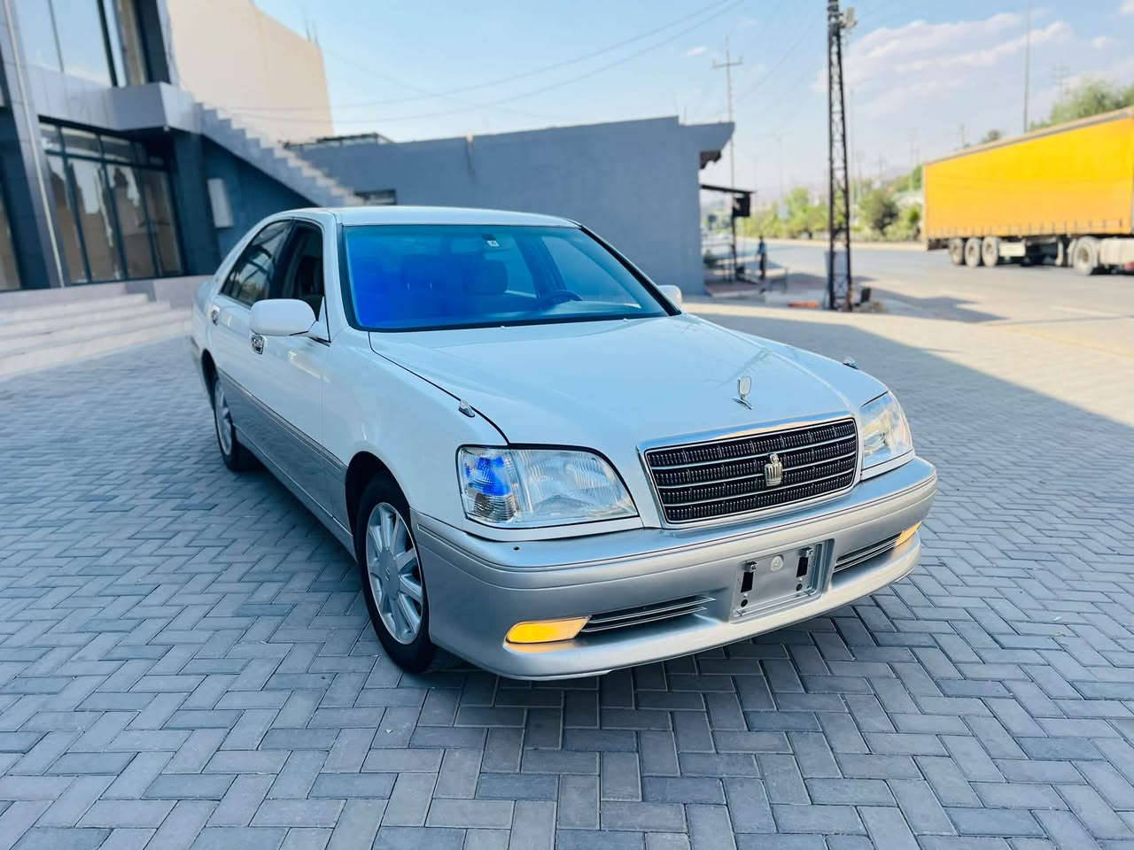 مەلیکە مووس 2002
D4بچوك
دوو دووگمە پەردە داژبڵ نەجەف ناوزەرد 
کۆدی نییە یەک پارچە بۆیاخی ئەورووپایە 
سعری 48گەڵاو مەجال 
***********.
***********سەیسایق
