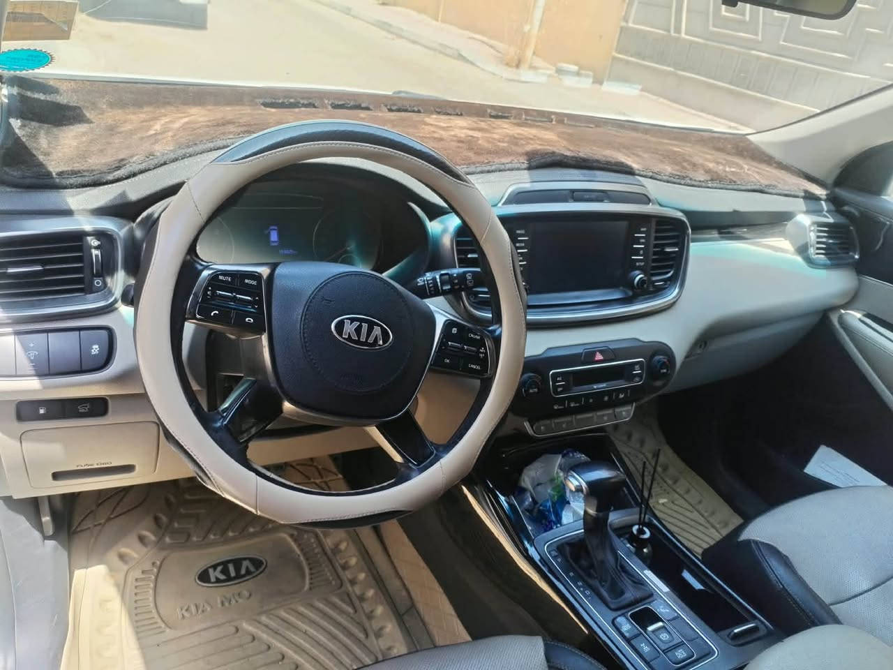 سورنتو 2019 خليجي فول بانورما 6 سلندر ماشية 150  الف بيها باردات وصبغ شبر بالباب كما موضح بالسونار رقم بغداد
جديد السياره باسمي مكان السيارة البصره السعر 230
وبيه مجال للشراي 
***********
