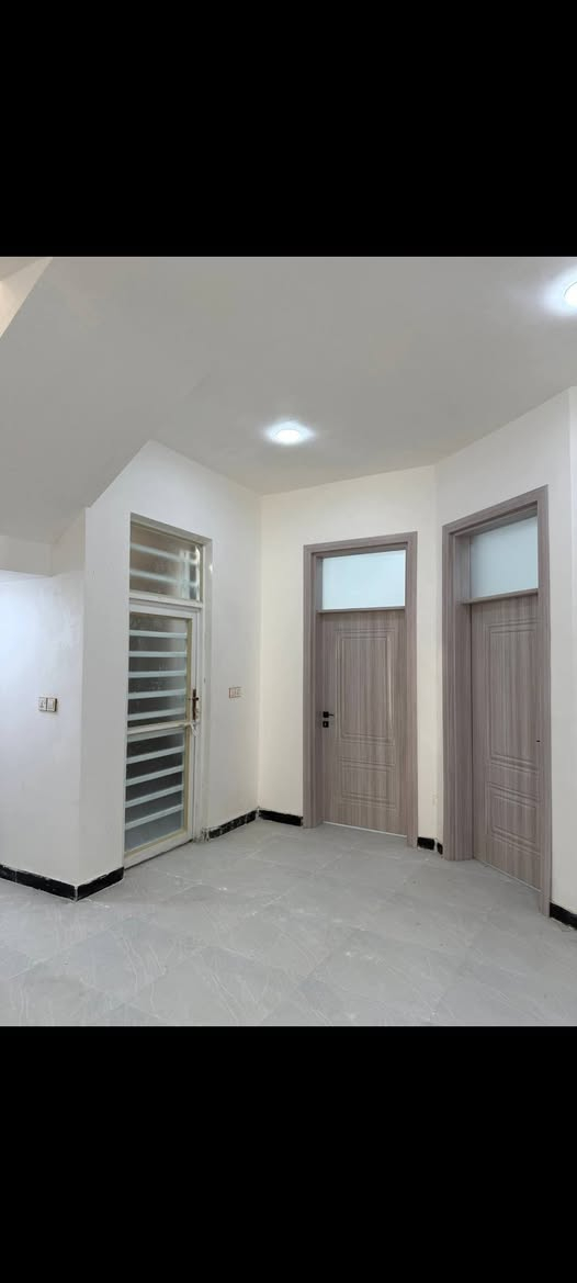 🏠 بيت للبيع /حولي الخصيمه عرصات حيدر ابن حجي هندي  - الديوانية
📐📐 المساحة: 135 م²
🛠️ بناء حديث 

بناء درجه اولى يتكون من استقبال_مطبخ_صاله_غرفتين صحيات_ 
بيت متعوب عليه بنائه كله حديث 

📞 للاستفسار: الاتصال على *********** او المراسله على الواتساب
