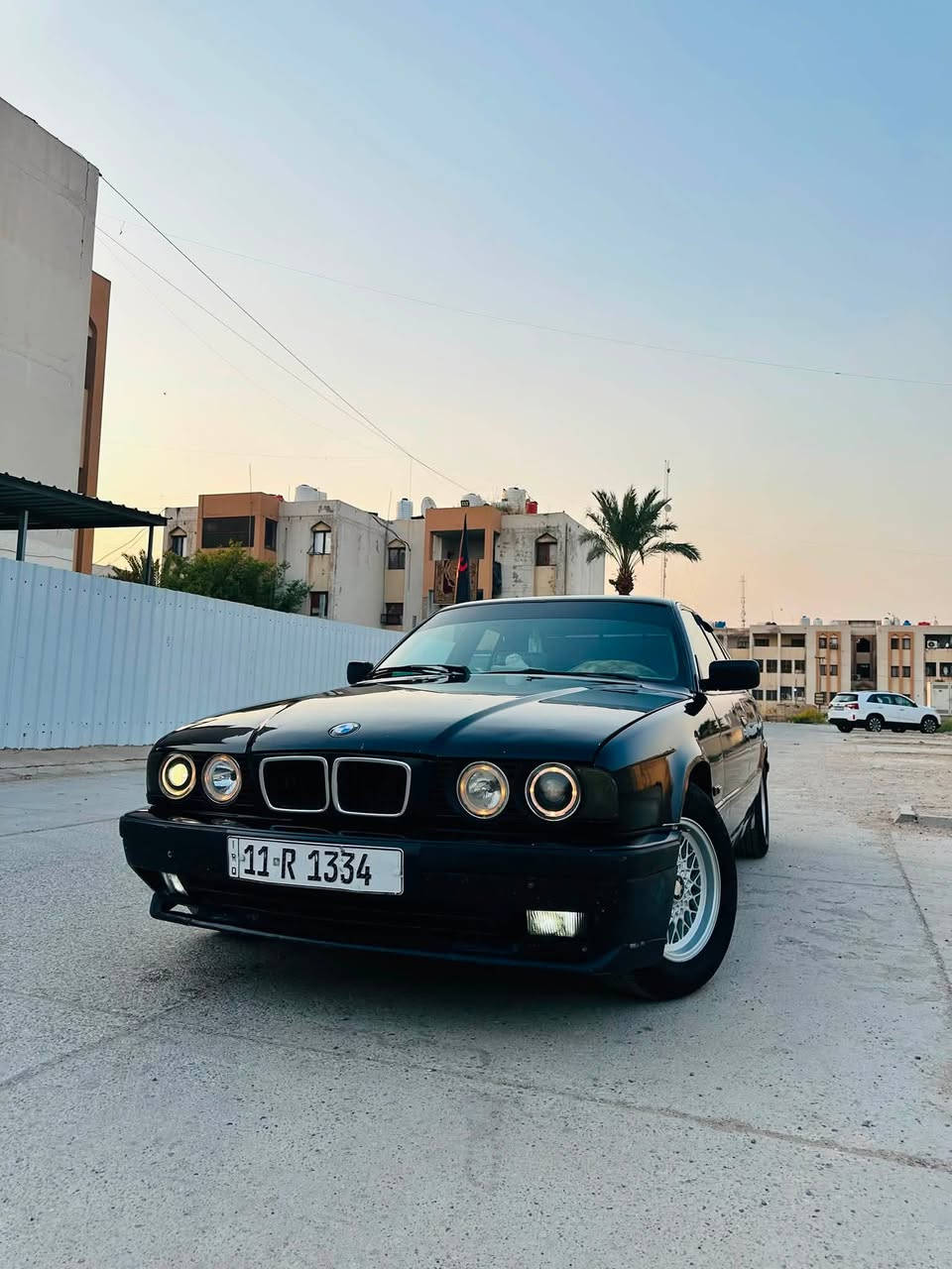 السلام عليكم 
بي ام دبلو BMW للبيع فقط
موديل 90
رقم بغداد اللون ازرق نيلي
محرك 525 مسكر فانوس
شاشه تبريد كشنات كهرباء كشنات جلد تحكم ستيرن
مكينه كير مكفولات تخم تاير
السعر 65 بيه مجال بسيط 
للتواصل ***********
مكان السياره بغداد المحمودية
