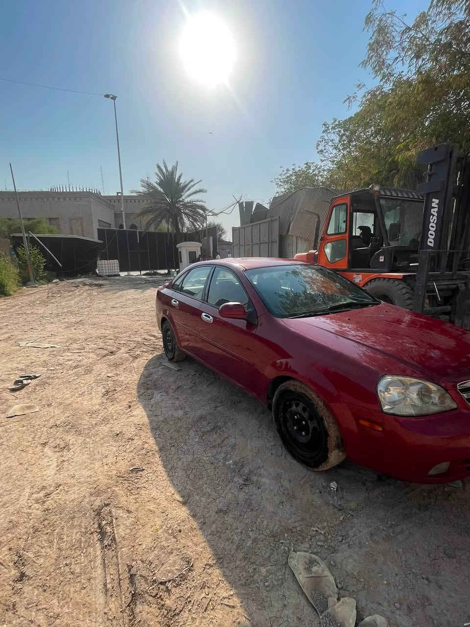 فورنزا موديل ٢٠٠٨
مكانه بغداد مرواس فقط 
سياره جاهزه على آخر حبابه 
تخم تاير جديد 
صدر كله جديد امامي خلفي 
كير محرك كفاله 
تبريد ثلج 
سياره بلاديه لاصبغ لا معجون سياره جاهزه للأخير 
‏***********
