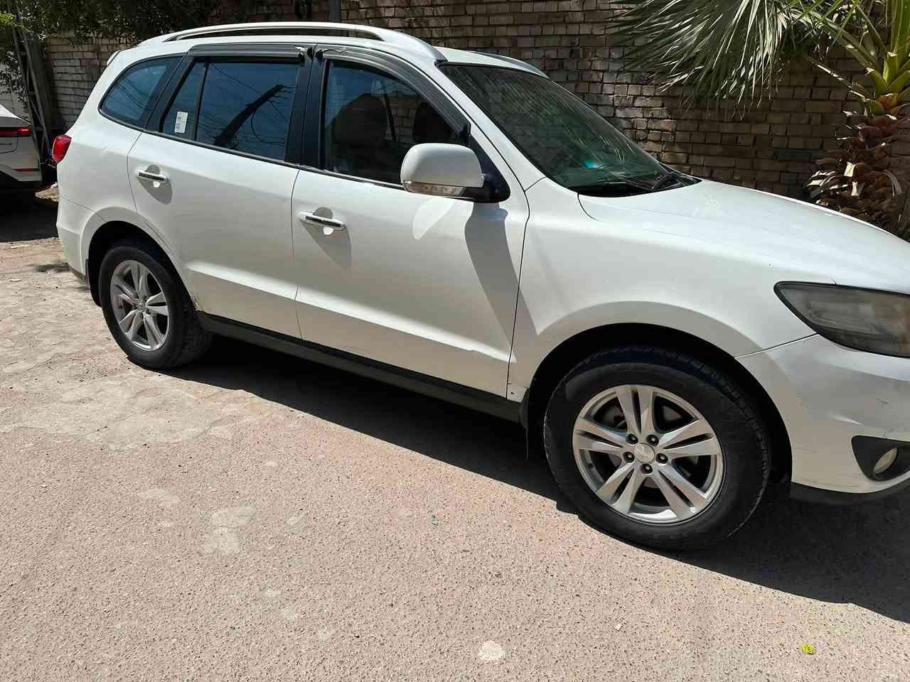 ٦ سلندر ٣٥٠٠ مكفولة ماشية ١٧٠ — ٧ راكب خليجي فور ويل كشن كهرباء رقم بغداد فتحة سقف تخم تاير قطعتين صبغ ما ناقص اي شي مكانها بغداد الجديدة. سعرها جيد 
***********

