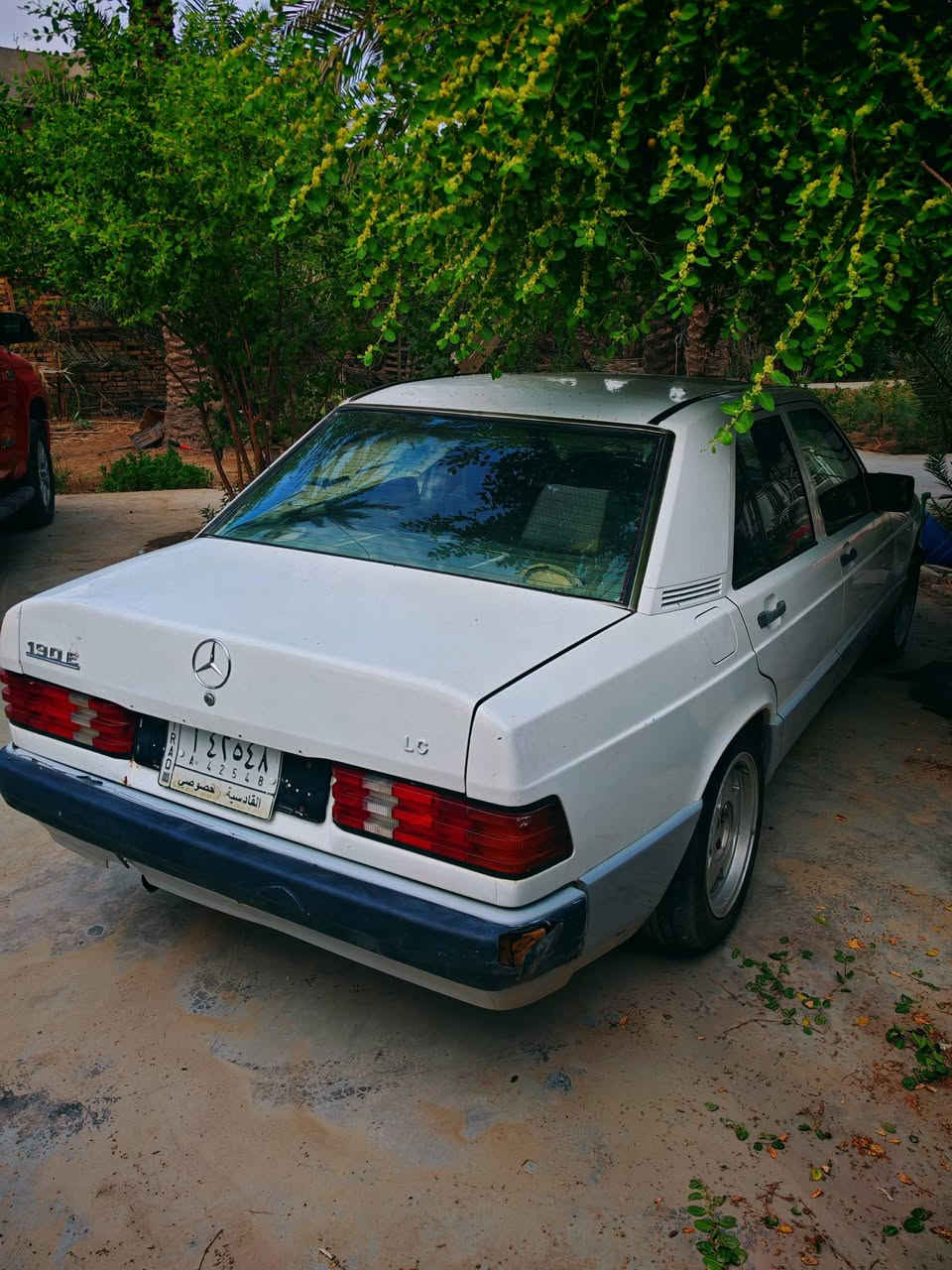 السلام عليكم 

     بيع مستعجل     . 190E موديل 1991

بيها مكينه ففتي 3000 فيشه وبطل مكينه وكير تعبانات 
دواخلها عوزهن تعمير  حدادتها نص عمر تبريدها شغال   بديها مكفول 
سنويتها نافذه من 22 السياره بسمنه ثاني يوم نداور 

رقم. ***********   مكان الديوانيه 
سعرها    $45وبيها مجال لطيبين
