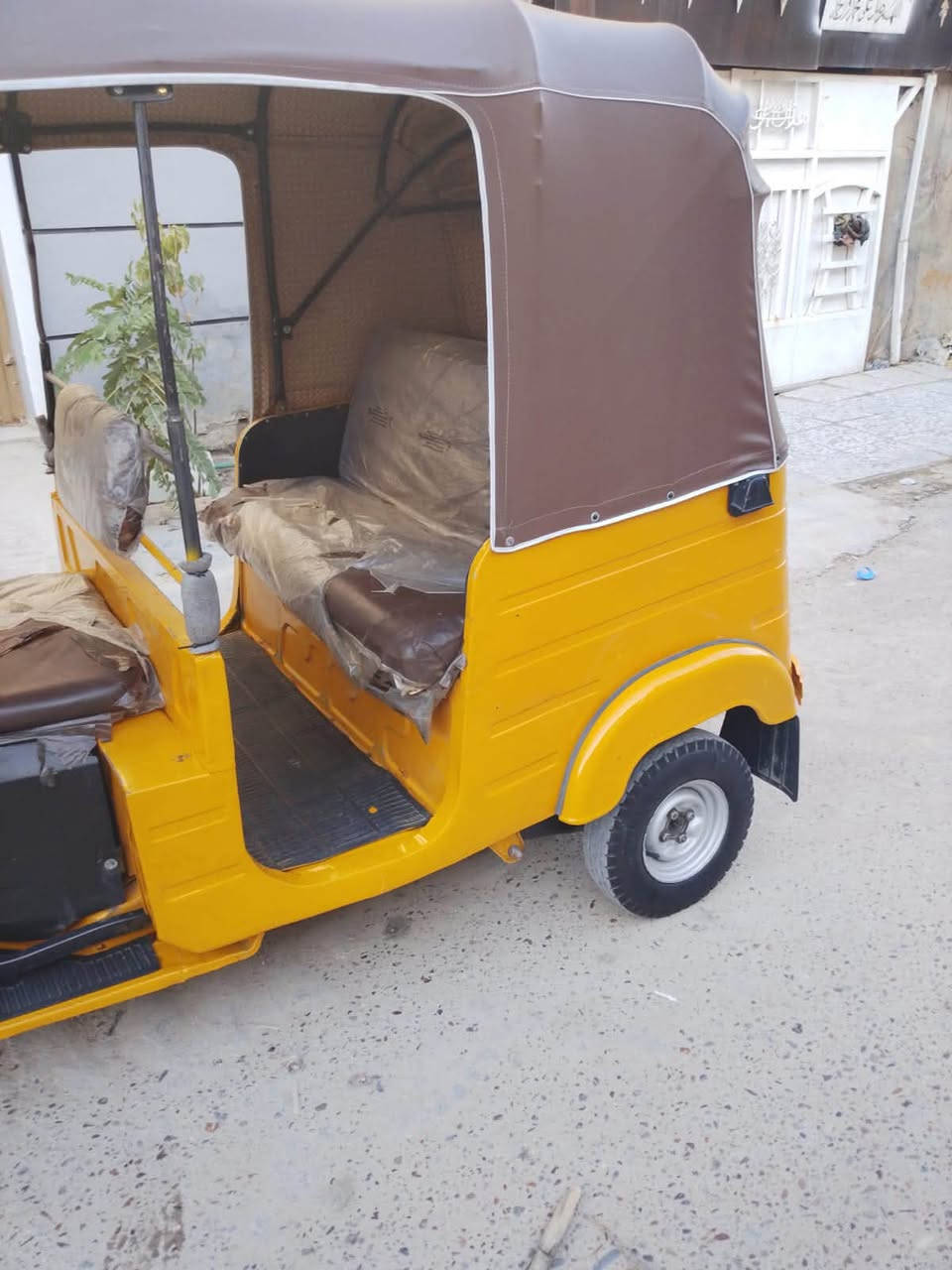 السلام عليكم تكتك 2020 بيهه ضربه جوه بك لايت ومعمر دوس ففط المكان حي البساتين /السعر 6600 وبيهه مجال المكان حي البساتين
***********
