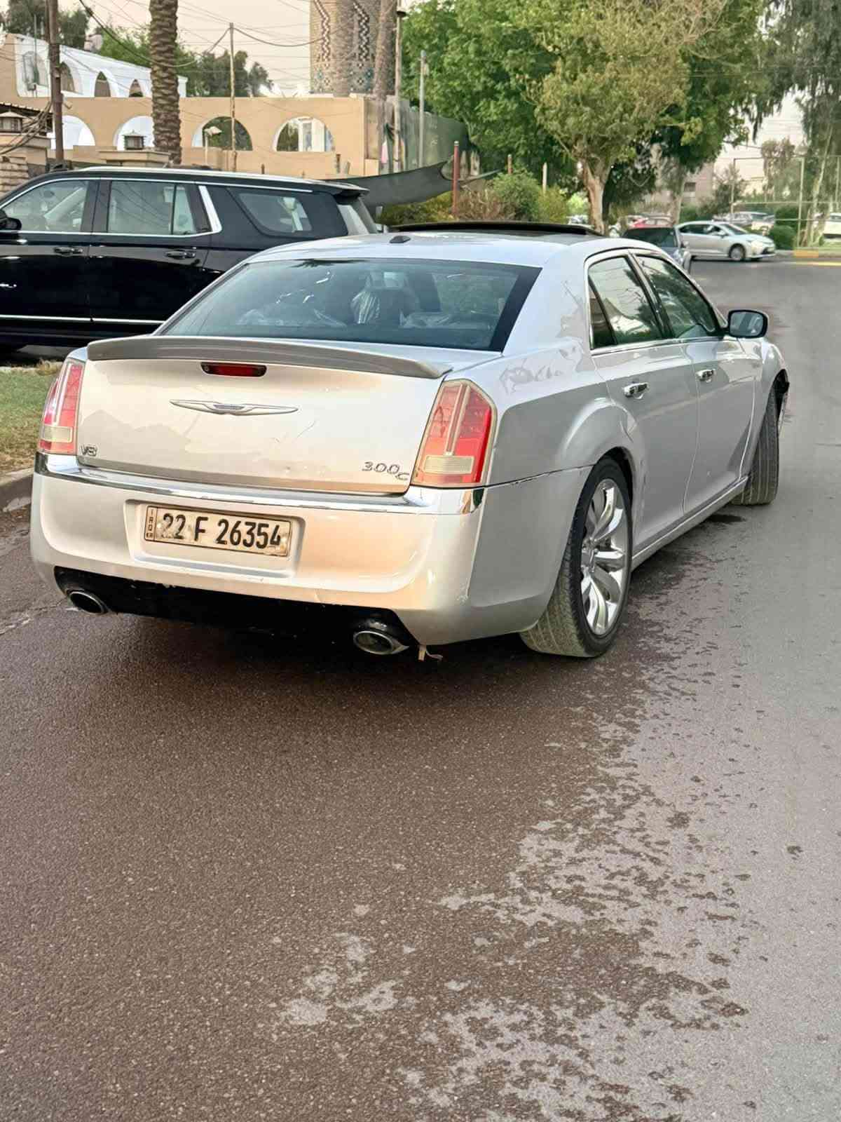 ‏السلام عليكم 
أوباما للبيع موديل 2012 V8💪 
خليجي بسمي تحويل ثاني يوم هزه جديده سنويه جديده لل28 
عليها منضومه غاز المواصفات 
: فول واحد على واحد
پانوراما .
نقطة عمياء .
حساسات امامية .
ويل قياس 20  .
حساسات خلفية .
شاشه كبيرة مع نظام ملاحة  GPS .
سستم صوت مع دمام .
مقصورة الركاب من الجلد
المقاعد الأمامية كهربائية .
تشغيل عن بعد .
محدد سرعة .
تلفون بلوتوث .
كاميرا خلفية .
مرايا متحسسة للاضاءة العالية .
كير شفت بالستيرن .
دخول ذكي (بصمة)  
شباب السياره بيها جاملخ وبنيدوباب خلفي وهلال جاملغ خلفي  صبغ
بدون دواخل وبدون ايرباك 
السعر 132 وبيها مجال 
بيع او مراوس 
العنوان بغداد البياع
وهذا رقمي 
***********

