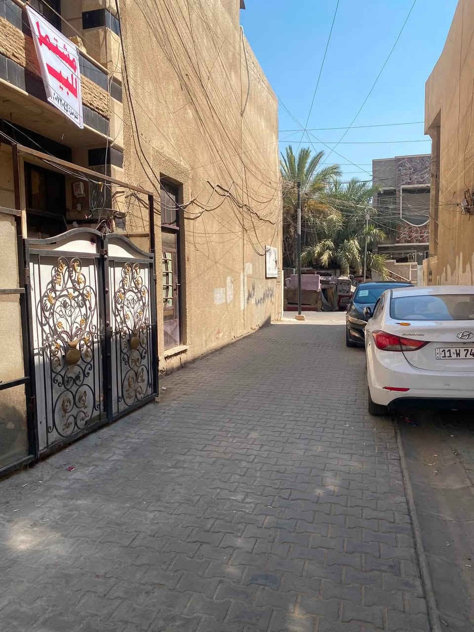 السلام عليكم مشتمل للبيع المساحة ٣٣ يحتوي على غرفتين نوم ومطبخ وخدمات العنوان شارع النادي العربي الفرع القبل قاطع نجدة الشعب ***********
