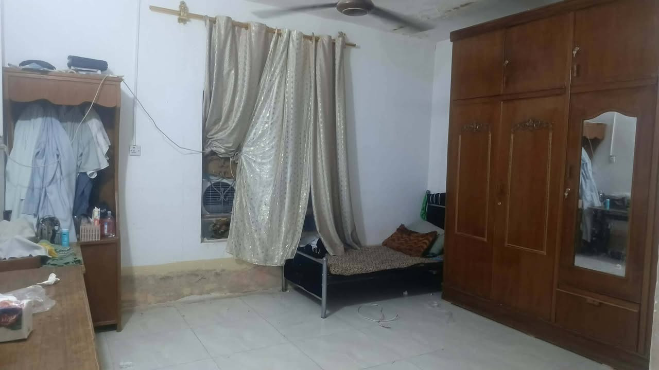 بيت لبيع مساحه 350 عنوان السياحي قرب الامام الحسن  رقم الهاتف ***********
