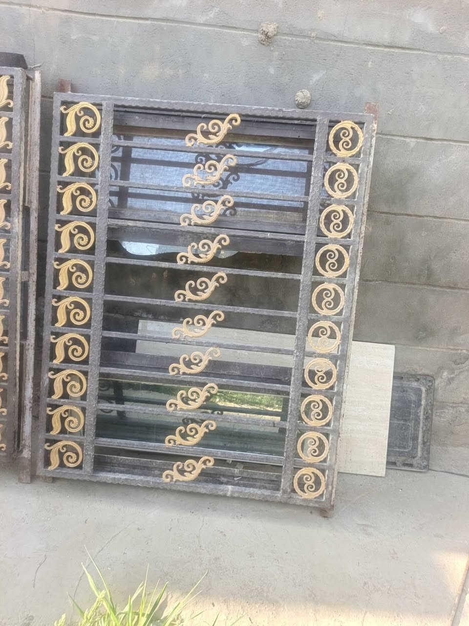 السلام عليكم ٣ شبابيك و٢ بيبان المكان بابل المركز ***********
