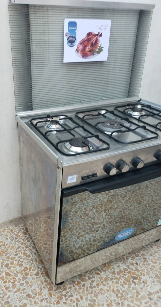طباخ عشتار مصري خمس مستعمل نظام بوري فرن خطين يشتغل قياس 90* 60 شغال فرن شغال جدا نظيف العنوان موصل جانب الأيمن رجم حديد
***********
***********
