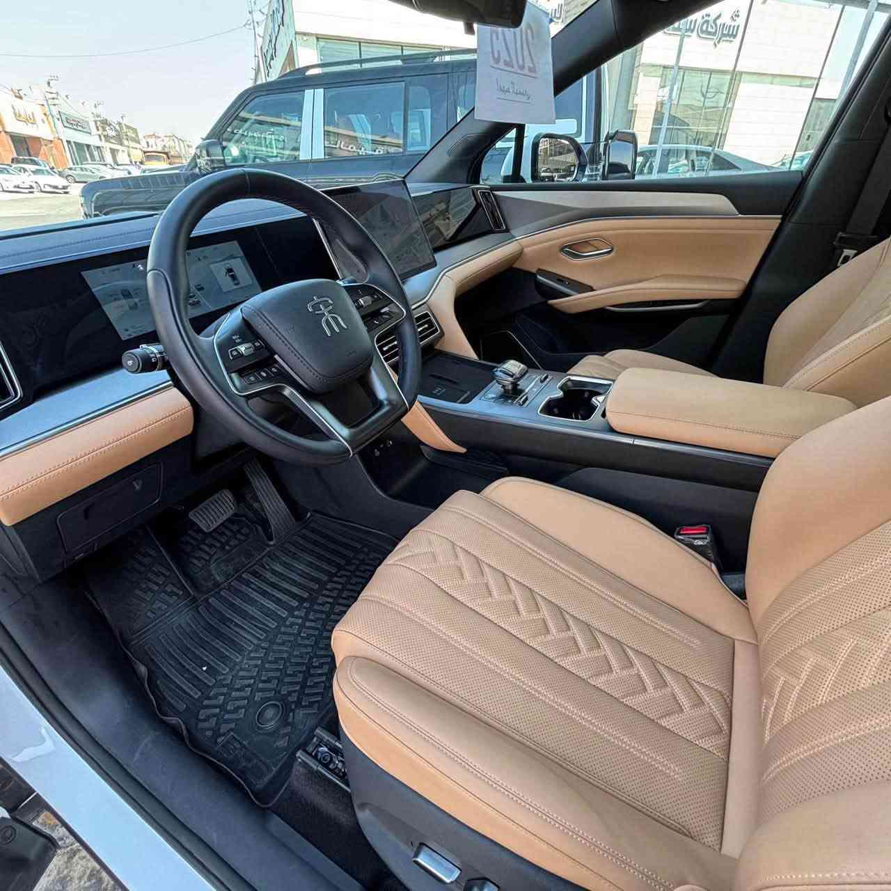 BYD SONG L——2025——
➖ الفئة :: flagship
➖ حجم المحرك :: 1.5 لتر 
➖ عداد المسافة :: 7,000 الف كم 
➖ محرك كهربائي :: plug in hybrid
➖ مقاعد كهرباء 
➖ رادار امامي + خلفي 
➖ اناره داخلية 
➖ يدات ابواب شفط
➖ بصمة تشغيل + كارت
➖ بنوراما
➖ حساسات خلفي
➖ 4كامرات
➖ كشنات جلد
➖ صندوق كهرباء 
➖ شحن سريع 
➖ مقاعد تدفئة + تبريد
 

📞 للاستفسار أكثر الاتصال على الرقم 

***********
