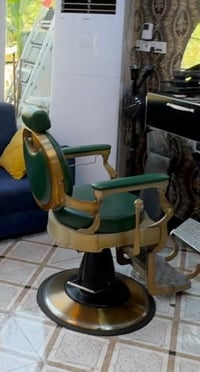 كرسي حلاقة ملكي للبيع العنوان بغداد السيدية 07723462364