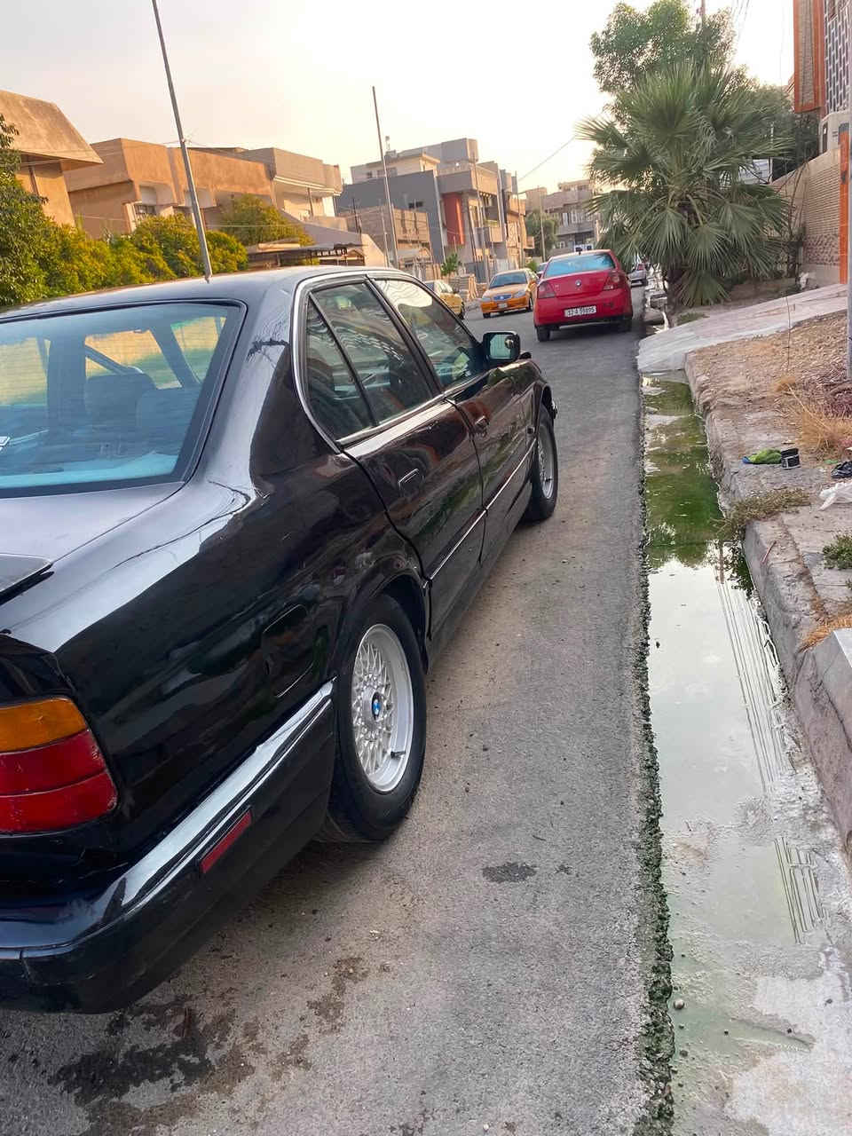 سلام عليكم 
bmw525اصل بليته وسنويه 

محرك كبس كير عادي
صبغ عام جماليه 
رقم الماني نينوى شرط تحويل 
موديل ١٩٩١
سعر ٤٥ بيه مجال 
عنوان موصل حي البكر
هاتف ***********
