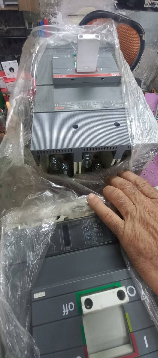 ABB • قاطع دوره ١٦٠٠ • قاطع رباعي ٦٣٠
