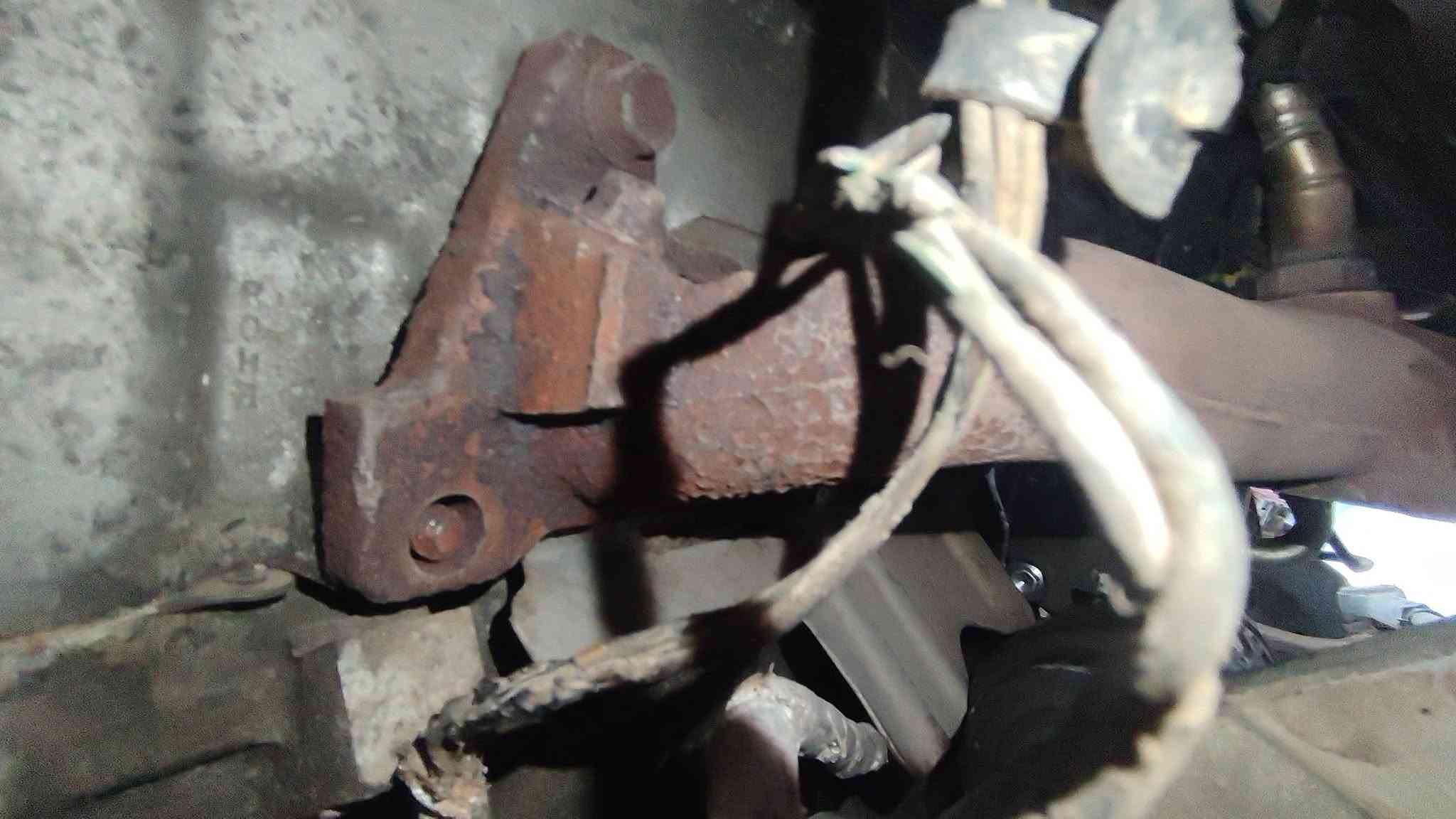 🔥 صيانة صالنصات العادم لمحرك GM 3600 🔧

تمت معالجة تسرّب غازات العادم من جهة الدكشن الحار الخلفي، وإنجاز العمل بدقة وفق المراحل التالية:

🔹 فك صالنصة العادم الخلفية وفحص مكان التسرّب
🔹 استخراج البرغي المكسور من الكور  المحرك 
🔹 تنظيف وتسوية أسطح التلامس وإزالة بقايا الكعكات القديمة
🔹 إعادة قلوزة  سنون تثبيت الصالنصات ومعالجة السنون المتضررة
🔹 استبدال جميع كعكات صالنصات العادم بكعكات جديدة
🔹 استبدال جميع براغي تثبيت الصالنصات ببراغٍ جديدة
🔹 إعادة تركيب الصالنصات وشدّ البراغي بالتسلسل الصحيح
🔹 تشغيل المحرك وفحص المنظومة والتأكد من انتهاء التهريب وصوت نفخ العادم

✅ شغل دقيق لمعالجة تهريب العادم والمحافظة على هدوء المحرك وأدائه الصحيح.

🔧 ورشة أنور سوزوكي وإكونوكس

📍 كربلاء – الحي الصناعي – البلوك الثاني – شارع السايدين (سايد الدخول)

📞 ***********
📞 ***********

خبرة بالتشخيص… ودقة بالتنفيذ 🚘
