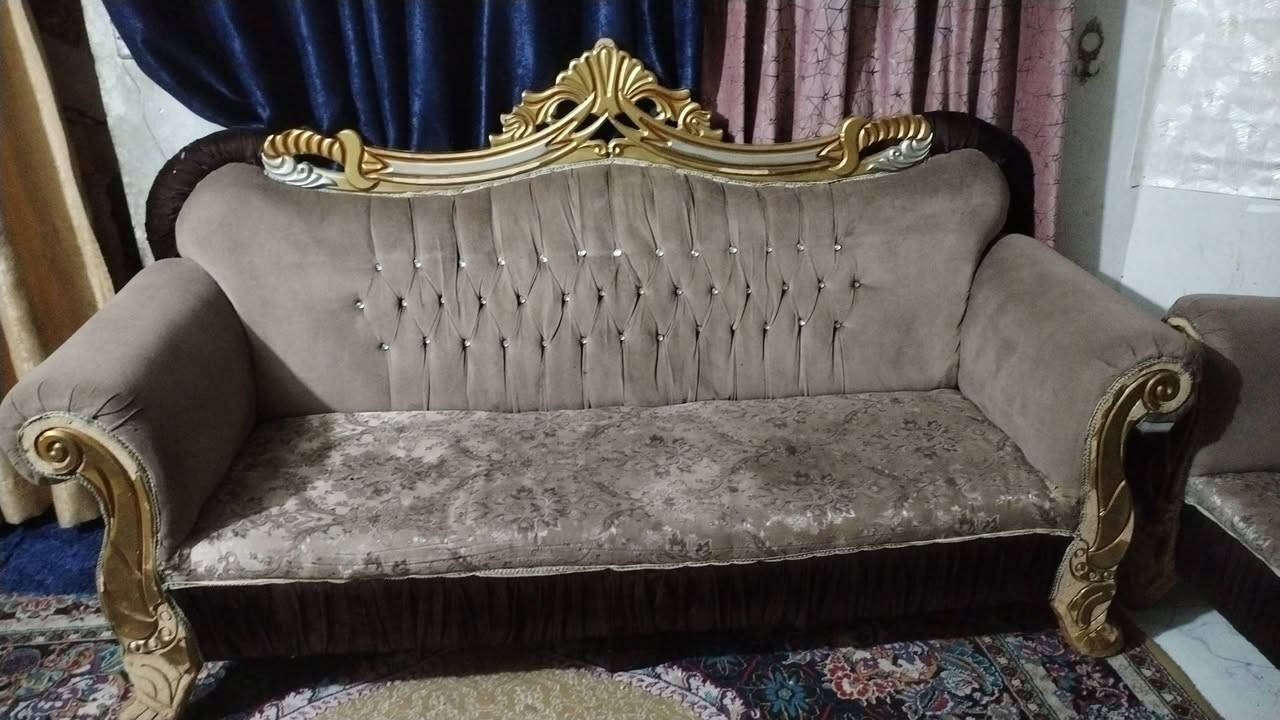 سلام عليكم ورحمة الله وبركاتة عيوني اخواني تخم عشر مقاعد للبيع سعر مناسب ضغم رجان الما يشتر لا يطبلي ويعاملني العنوان بغداد الطوبجي خلف سجن الاحداث  هاذا رقمي *********** متواجد تصال او وتساب او خاص تحياتي للجميع
