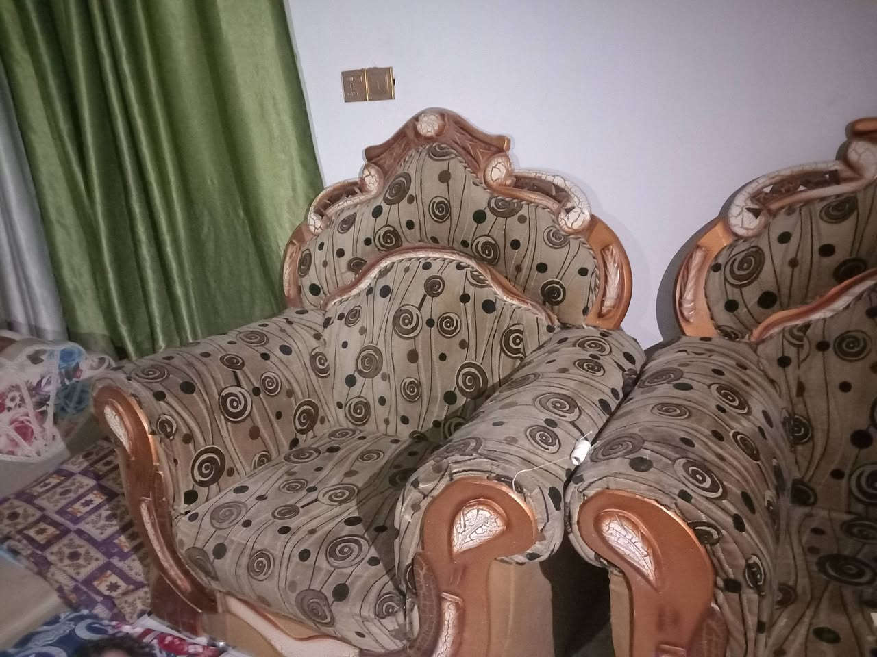 تخم قطعه كبيرة وثلاثة ازغار وطبلات اربعة جام انظاف وبوفية يرادلة ترتيب البوب مالتة باسعار رمزية جدا لليحب بالخدمة 
***********
***********
