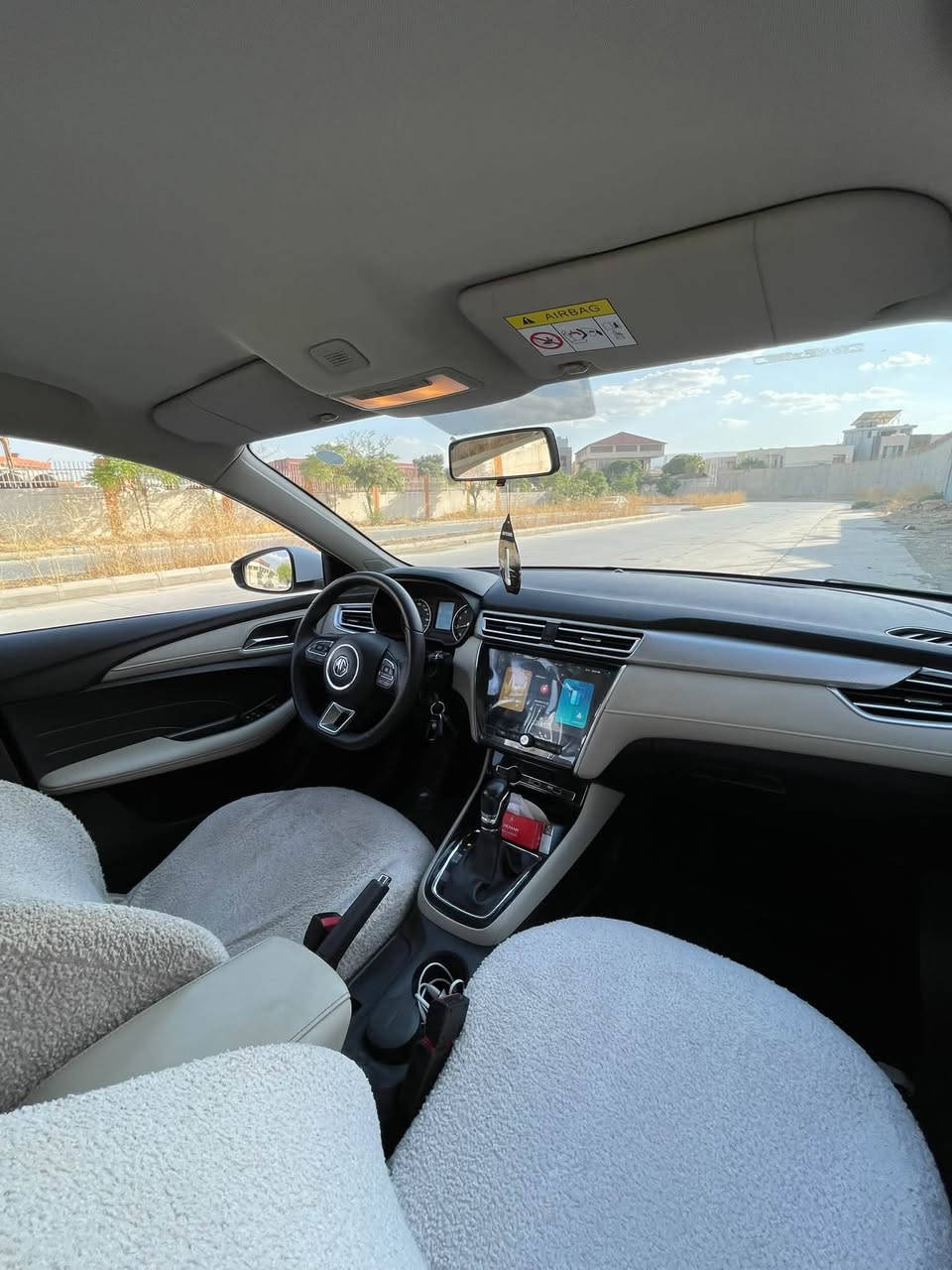 MG 5 2024
Standard plus 
20 km ڕۆشتووە
بۆیاخی نییە سارد و شوختی نییە
بەناوی خۆمەوەیە
نرخی یەک دەفتەر مەجالێکی زۆر کەم ی تێدایە
لە سلێمانیم
***********
