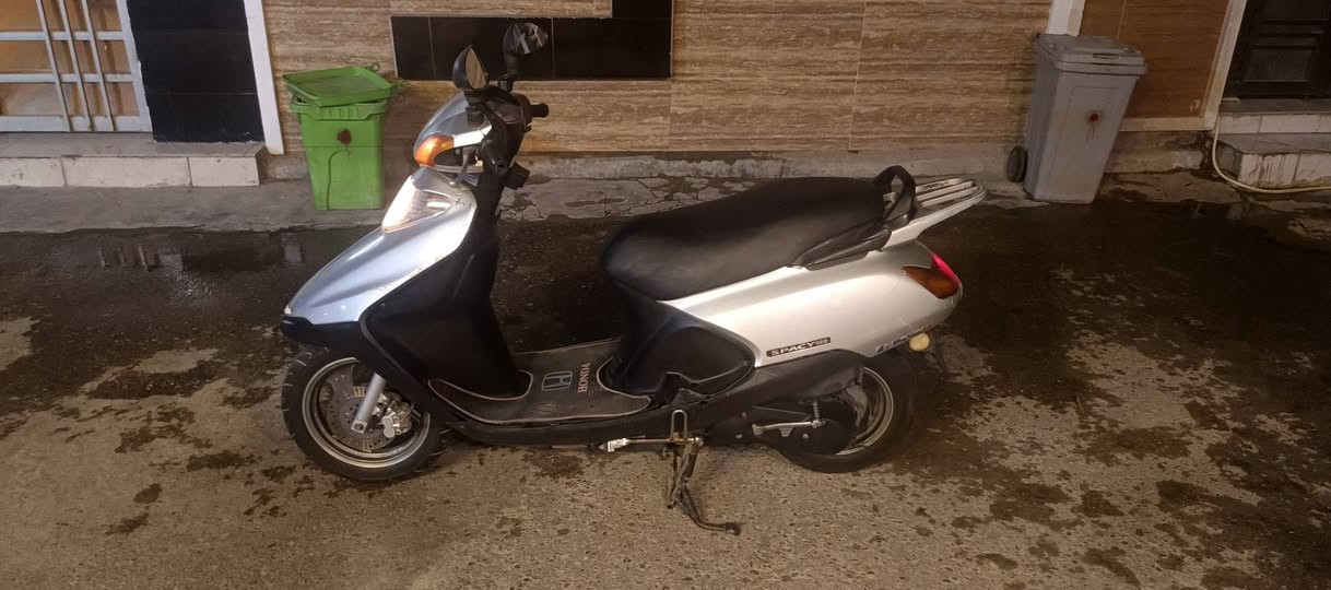 سلام عليكم 👋🏼
دراجه لل بيع هواند سبيسي ياباني السرعة 100km  الدراجه توها طالعه من التجفيت الدراجه نضيفه كلش ومابيها نقص برغي  سعرها  500 وبيها مجال شي قليل 
للاستفسار الاتصال عل رقم  ***********
