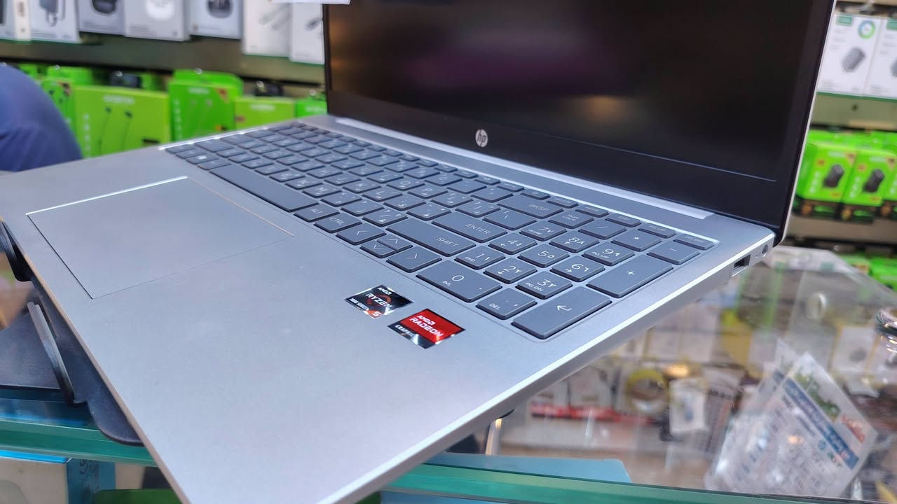 Ryzen 5 7520U • رام 8GB • 512GB NVMe