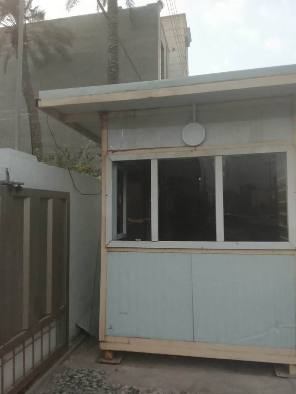 كرفان امن للبيع مع سبلت طنين
في المنصور قرب تقاطع 14 رمضان 
للتواصل:*********** 
+
+964 771 852 8115
