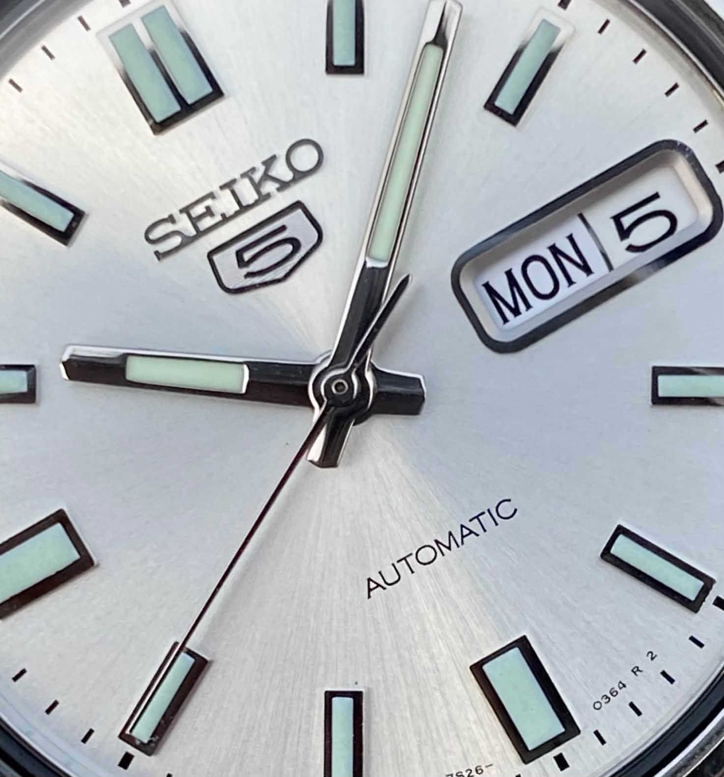 #SEIKO 5
#سيكو 5 ياباني آصلي 
🔻مستخدم كالجديد انتاج مقطوع تعمل كالجديد 
موديل SNXS73K
اوتو ماتك 21 حجر 
أوبن كيس مكينة كشف 
مقاومة الماء 30 متر 
الأرقام والعقارب  لامينوس مضيء 
السعر، الحجز او اي استفسار خاص 
فقط للجاد في الشراء لطفا 
او واتساب ***********
يوجد توصيل 🚚 
🔻متوفر اكثر من 250 ساعه اصلية
