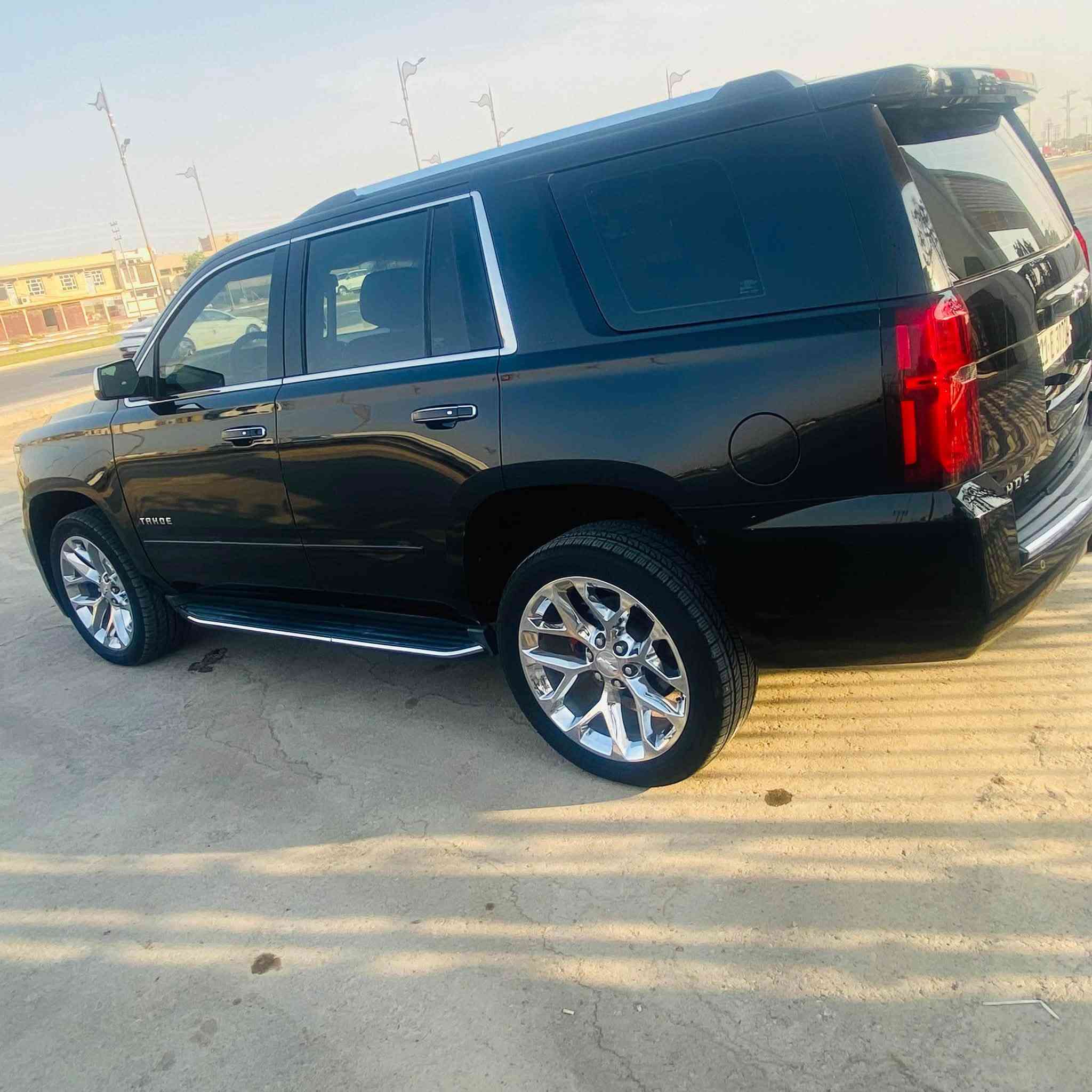 السلام عليكم
تاهو خليجيه وكاله المنصور 
موديل 2016 اعلى فئه  Ltz موصفات وداخل برايمر 
داخل قرميد السياره مكفوله من الصبغ وتبديل بيهه بارد فقط  كلش قليل  المكينه كفاله رقم سليمانيه باسمي تحويل مباشر 
للاستفسار الاتصال
***********
