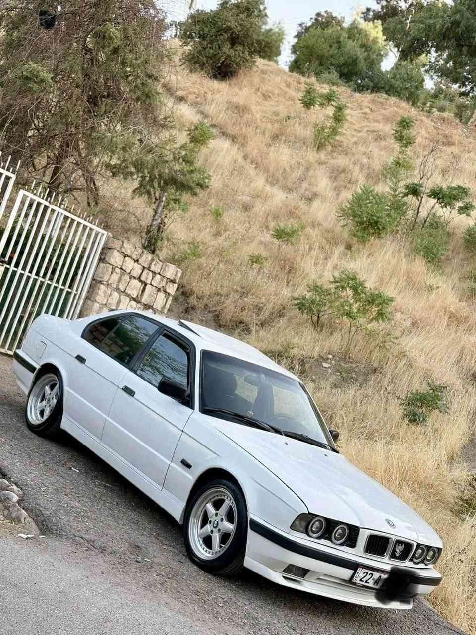 بيم بفري سبي فول 525 1993
سلايت
لايت القه وزينون
تاخم تايه ويل نوي
رقم دولي الماني نوي
كيرومكينه وتبريد به شه رت 
تراي شيمال تاجنوب بيبكه بي ته قه وره قه يه سعري 53 مه جاليكي كه م هه ولير *********** أربيل, العراق
