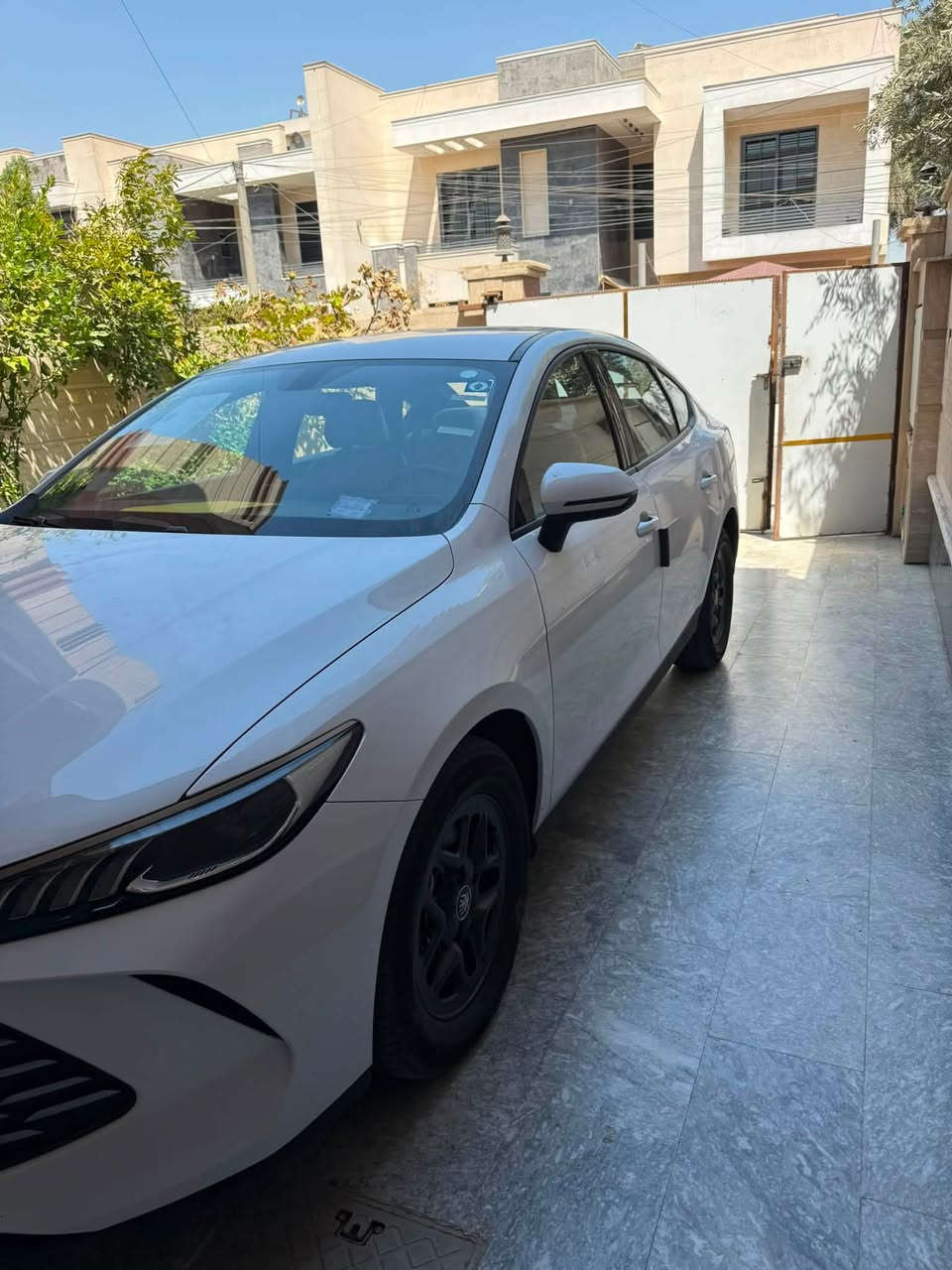سلام عليكم byb كن بلاص2025 للبيع  ماشيه 3 تالف داخل ابيض تبريد قطعتين ملاحضه سياره بيه هاي الرصعه مثل ما موضح بل صوره وشخط باب الصدر خفيف فقط عنوان شارع فلسطين واي ستفسار اتصال على رقم ***********

