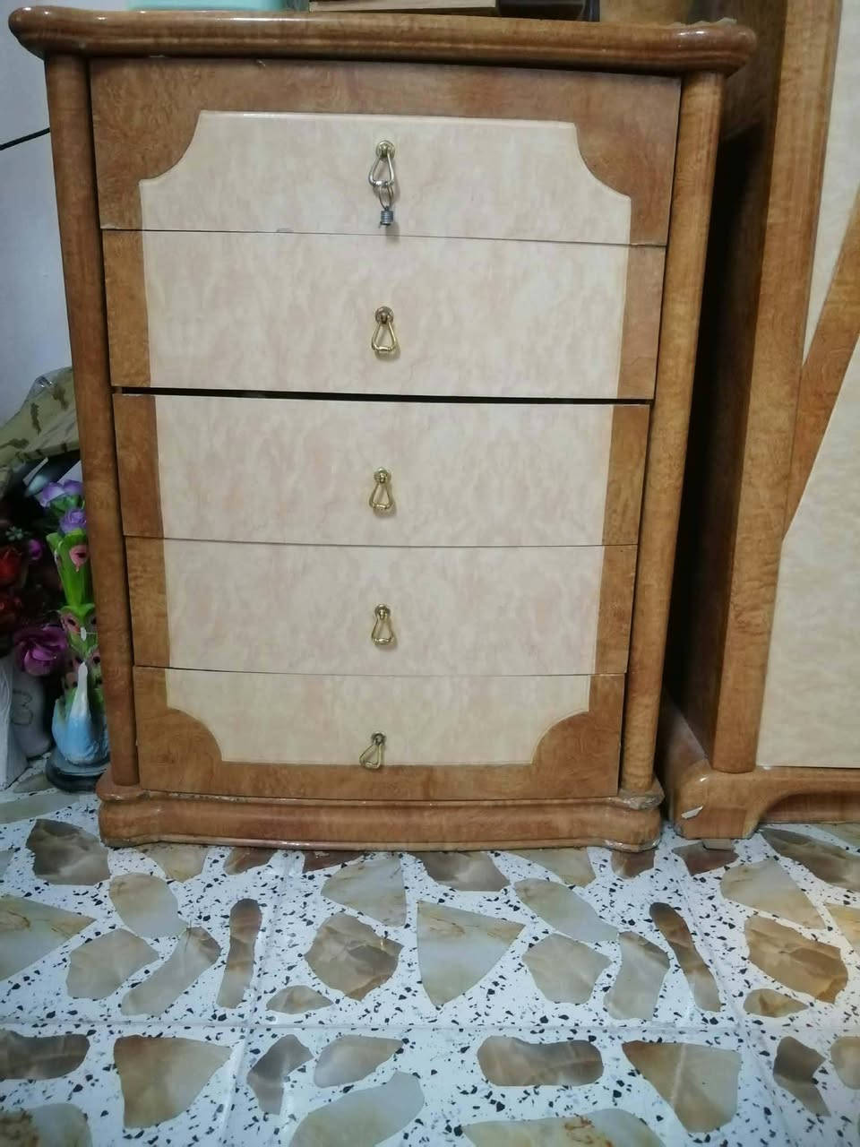 غرفة • للبيع • قابل للتفاوض