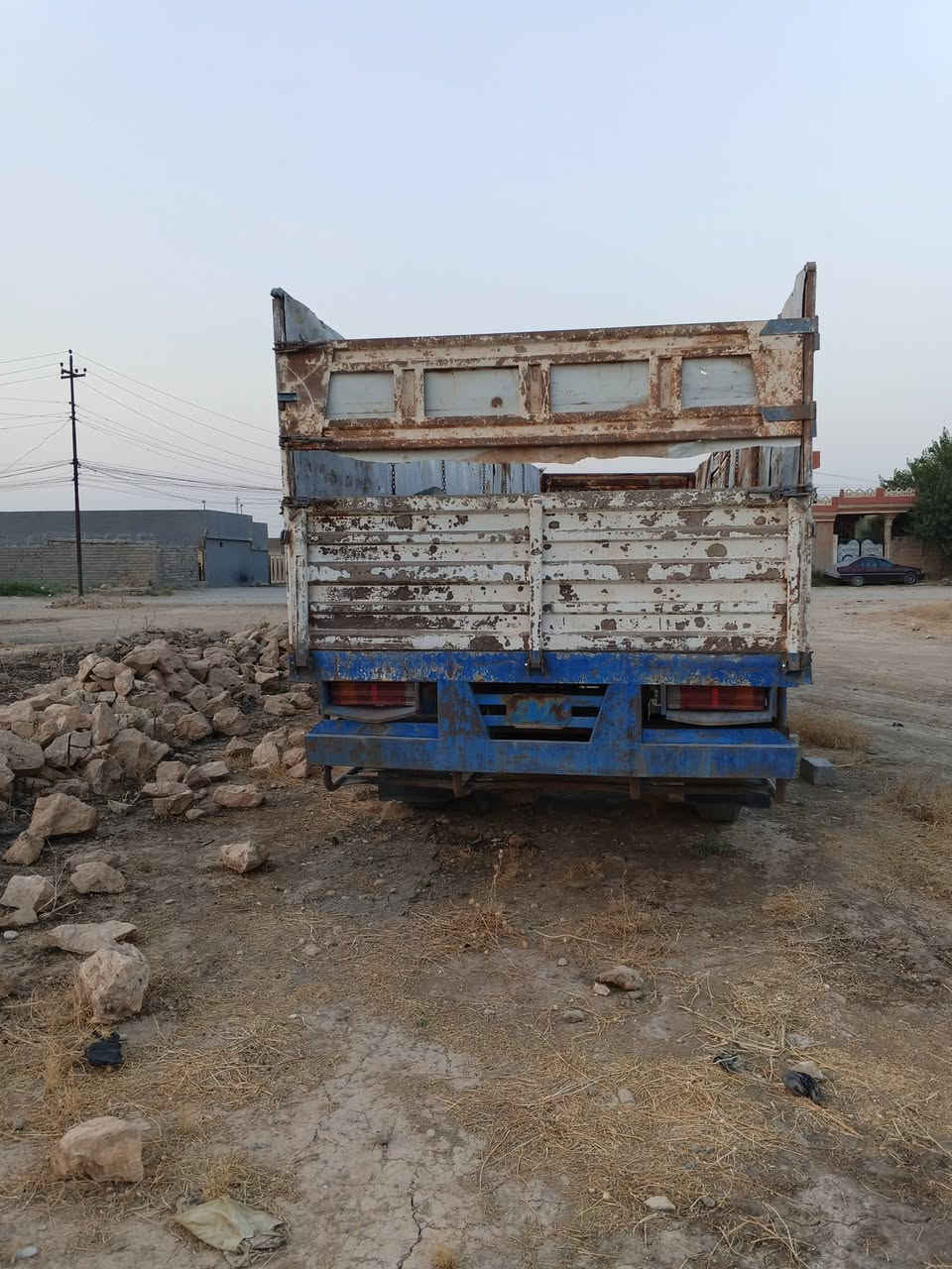 السلام عليكم عربانه للبيع ارتفاع جناب 180 طول 12 ونص كهربائية كاملة هوه كامل السعر 38 بيها مجال ***********
