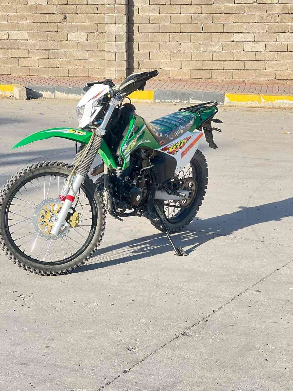 السلام عليكم كاويار للبيع موديل 26 محرك 250 شرط ما مفتوح ما يعوزو كلشي شرط من كلشي كهربائيات شغاله السعر مليون وميه وبي مجال الرقم ***********
