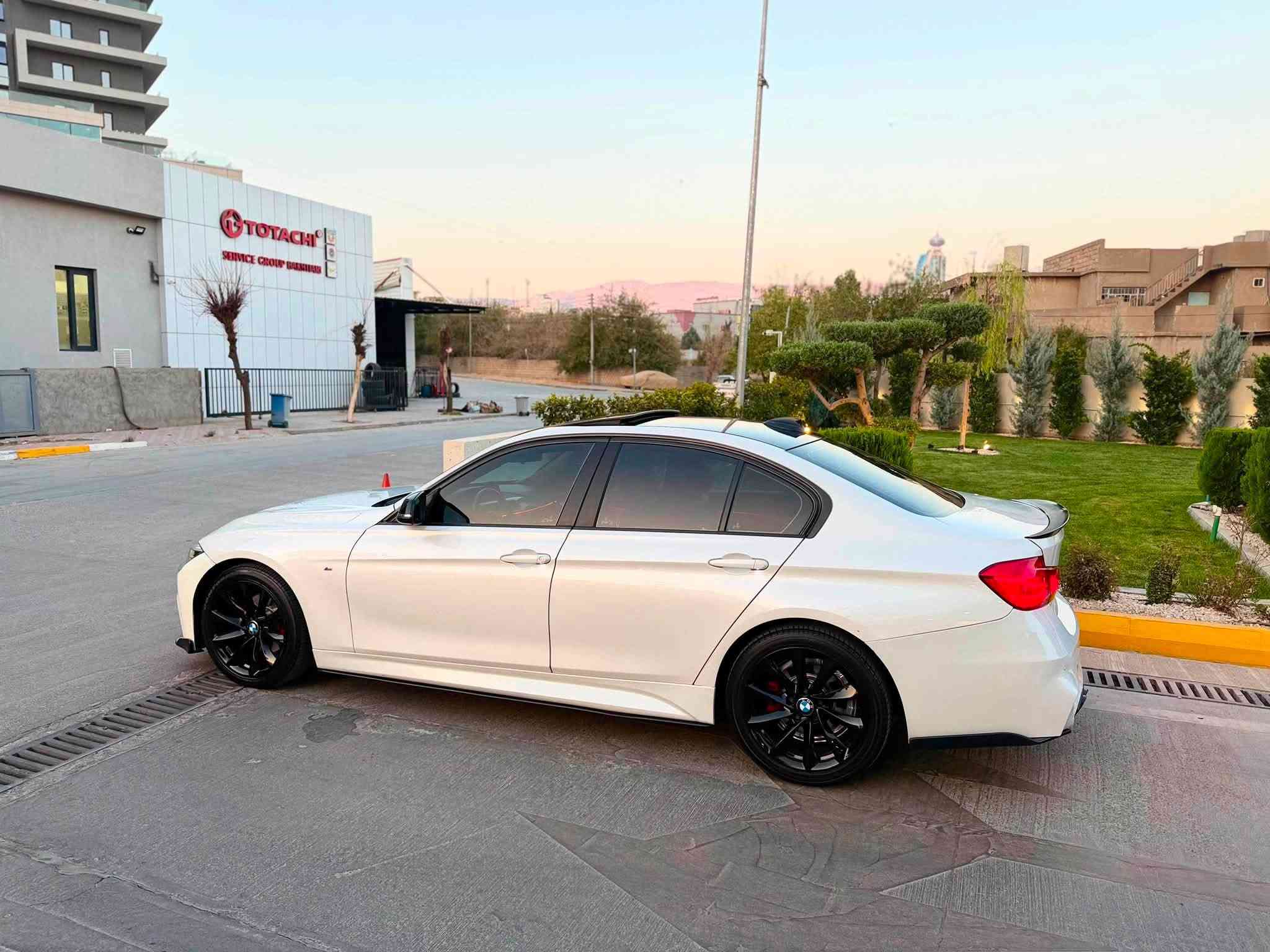 BMW
F30
موديل 2018   
ماشي80

Body kit M package
بودي كيت يم باكيج 

❌ملاحظة// 2 قتعه صبغ بدون دواخل  

⬅️ سيارة جاهز بدون اي نواقص ➡️

مكينة كير حدادية و كهربائيات بدون اي نقص و مامفتوح بيها اي شي 
 
مواصفات خليجي M

🛑 كشنات جليد
🛑 داخل احمر 
🛑 انارة داخلية 
🛑 كاميرات 
🛑 سستم صوت 
🛑 لايت دينامك
🛑 ستيرن M  و rpm 
🛑 حساسات امامي + خلفي
🛑 بصمتين شركة 
🛑 3 وضعيات قيادة 

🛑 صالنصة M
بعد بيها مواصفات هواية.... 

فحص و هة زة سة نة وية جديد 
تحويل و وكالة نفسل يوم 

🔥 سعر 155 و بي مجال الطيبين 🔥

 📍مكان سيارة//  سليمانيه جمجمال 
***********
