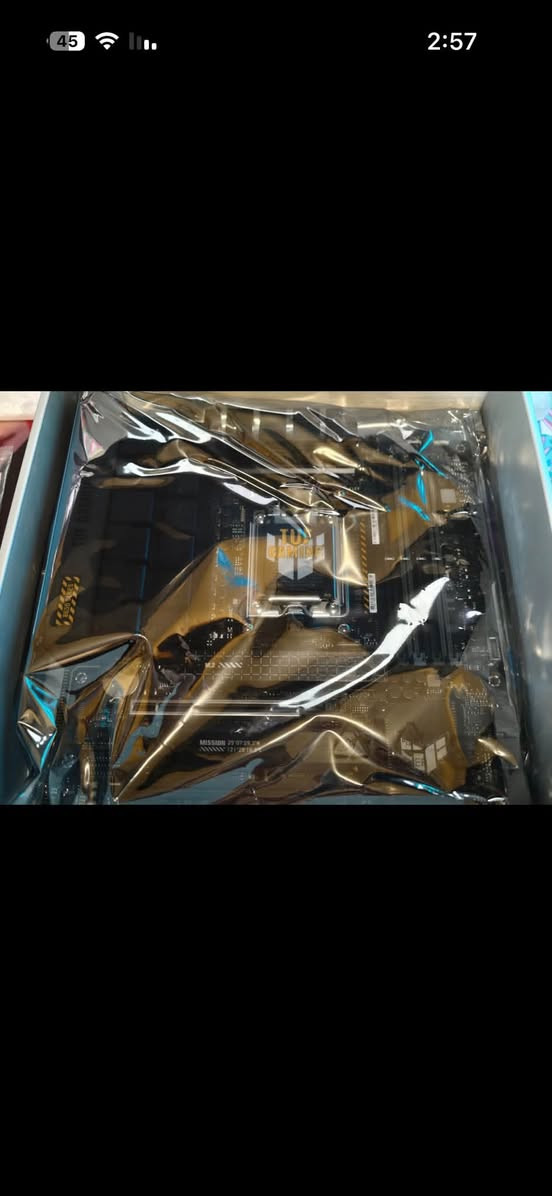 السلام عليكم شباب مذربورد للبيع جديدة 
نظافة 100‎%‎ 
Asus tuf B650m-Plus Wife 
Ram:DDR5
Cpu : AMD 
للتواصل :***********
