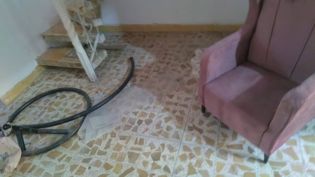 غراض للبيع  طباخ كاونتر وملحق ميز شاشه نص تخم  مرجوحه مكان كريعات كلهن ٢٥٠ الي يريدهم يتصل *********** مكلفه بلنشر
