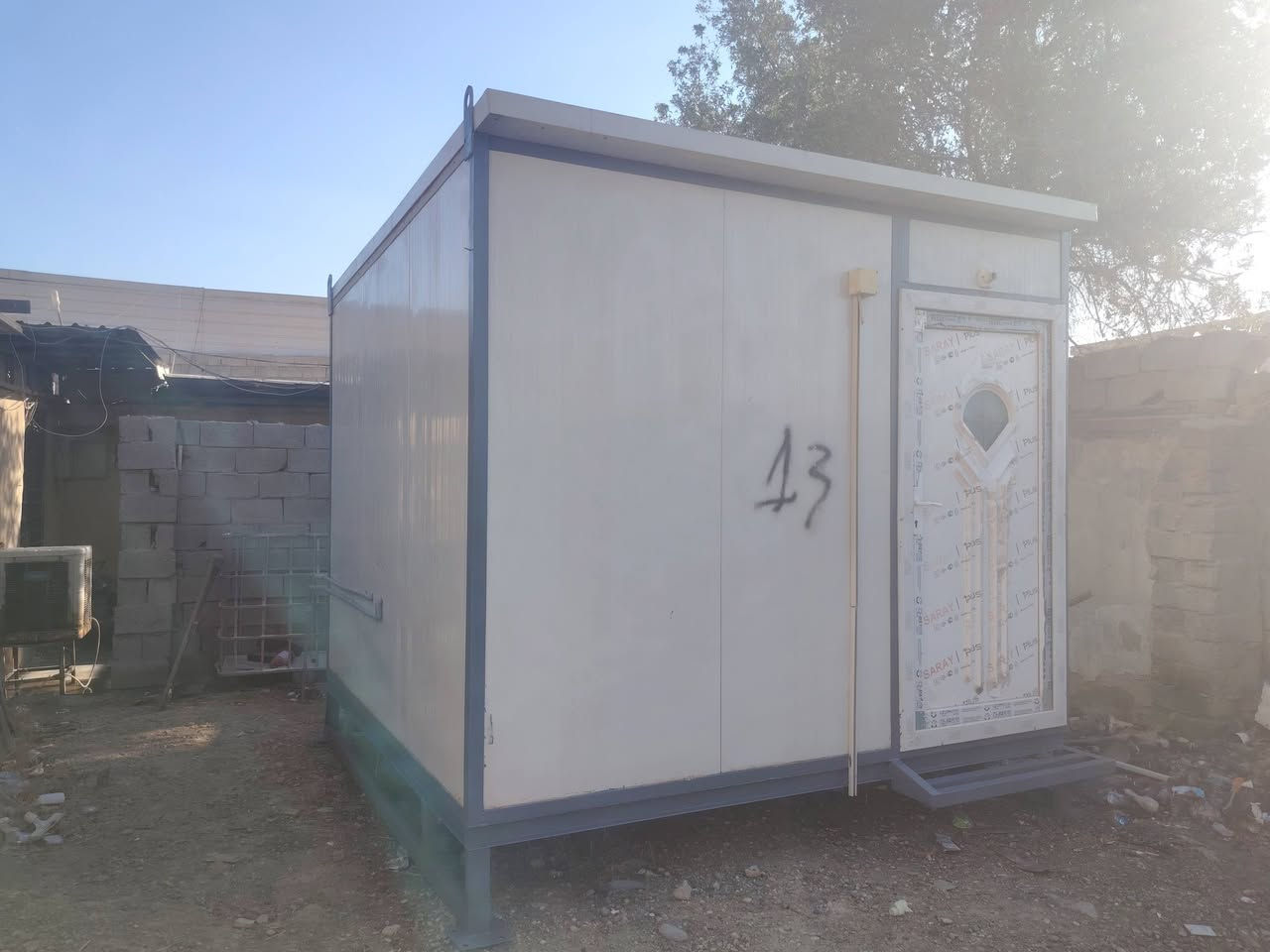كرفان صحيات 
كرفان 3*3 صحيات
مستعمل نضيف حمام مشترك 
كهربائيات كامله
المكان بغداد العبيدي
الرقم ***********
