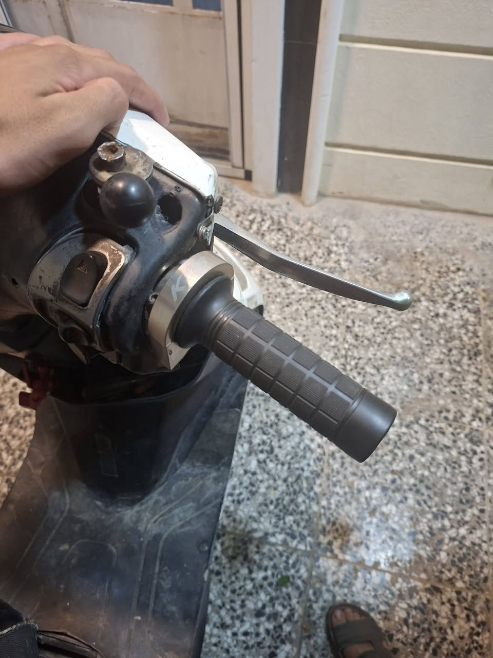 السلام عليكم دراجه GTR ثعلب بوشه ٥٨ شلعه و معدل بيها تزويد نواعم عظم سكليتر فراك بريك قبق مروحه تعلاكه كهربائيتها شغاله الاضويه زينون عالي و ناصي الدراجه خير من الله مطلوب مراوس شعندك نزل العنوان بغداد حي الجهاد ***********

