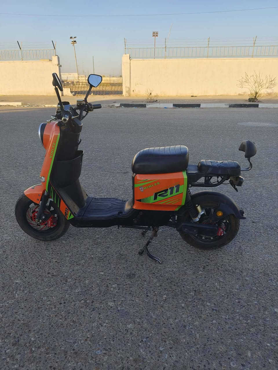 السلام عليكم دراجه R11 شحن 5بطاريات حجم البطاريه 33 الدراجه بيه نظام R بيه سويجين وبصمتين وكارت تشغيل عن بعد السعر 550وبيه مجال  القرنة الشرش رقم ***********
