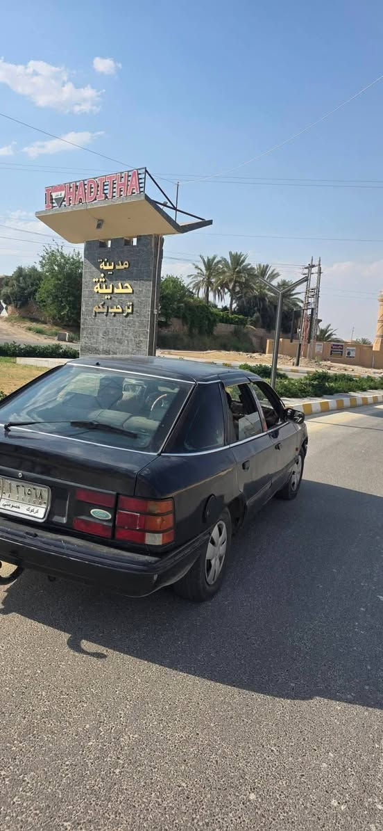 السلام عليكم ورحمة الله وبركاته 

للبيع فورد سكورت موديل 1993 رقم كركوك خصوصي 
سنويه نافذه 2019 بيها كابون بانزين 
كير عادي 
كير ومحرك شرط 
كهربائياتها كلها شغاله 
صدر شديتو جديد 
السعر 15 وبيها مجال لطيبين 
مكان السياره الشرقاط 

الاتصال/***********
